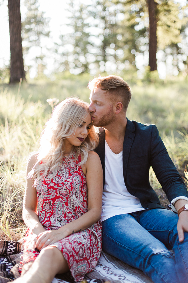 Bohemian Kelowna Engagement Session | Ivy + Rose Photo | Joy Wed | http://www.joy-wed.com