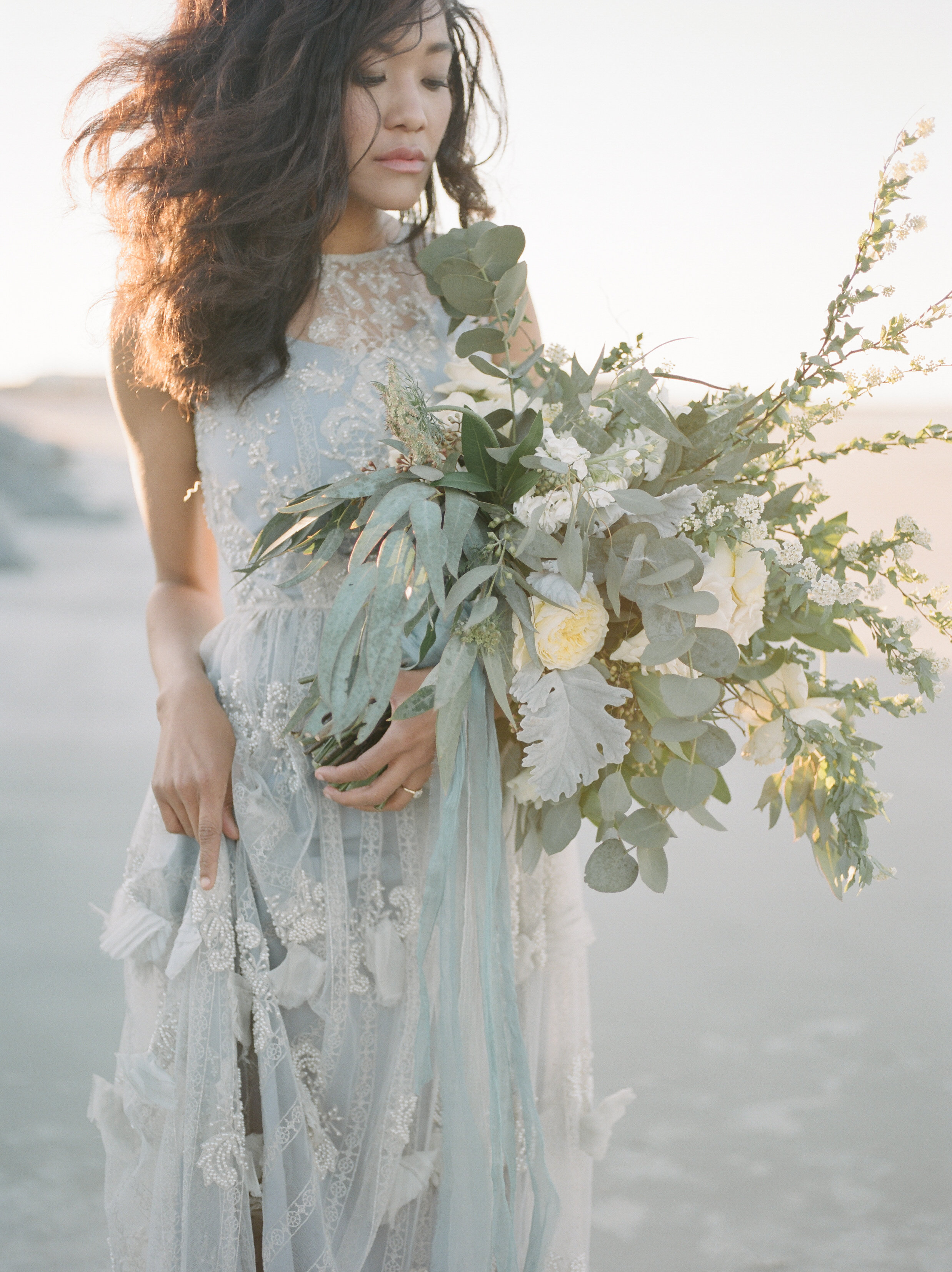 Savannah Wedding Inspiration | Beach Wedding Inspiration | Grey Wedding Dress | Organic Beach Wedding | Lyndi and Jason Photography | Joy Wed