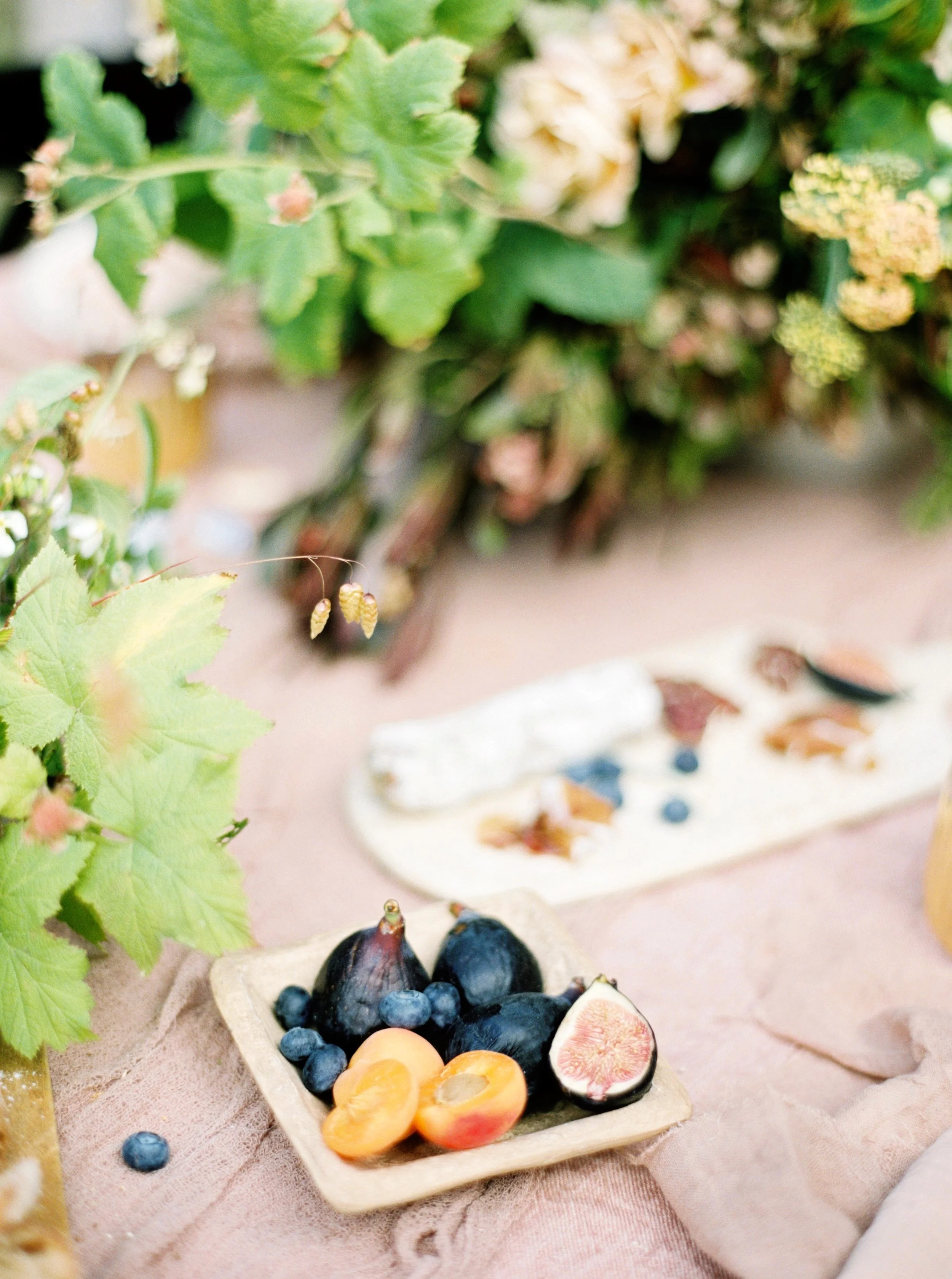 Seaside Wedding | Seaside Bridal Shoot | Erich McVey Workshop | Lisa Catherine Photography | Joy Wed | Fine Art Wedding blog | Organic Wedding Inspiration | Organic Wedding Bouquet