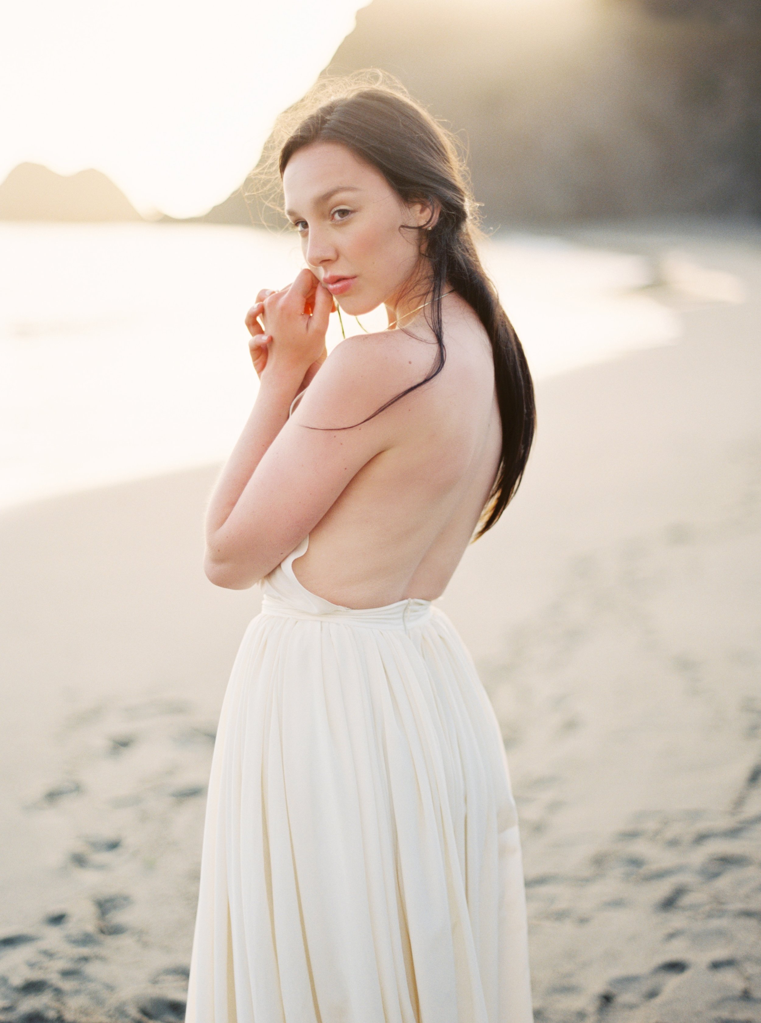 Seaside Wedding | Seaside Bridal Shoot | Erich McVey Workshop | Lisa Catherine Photography | Joy Wed | Fine Art Wedding blog | Organic Wedding Inspiration | Organic Wedding Bouquet