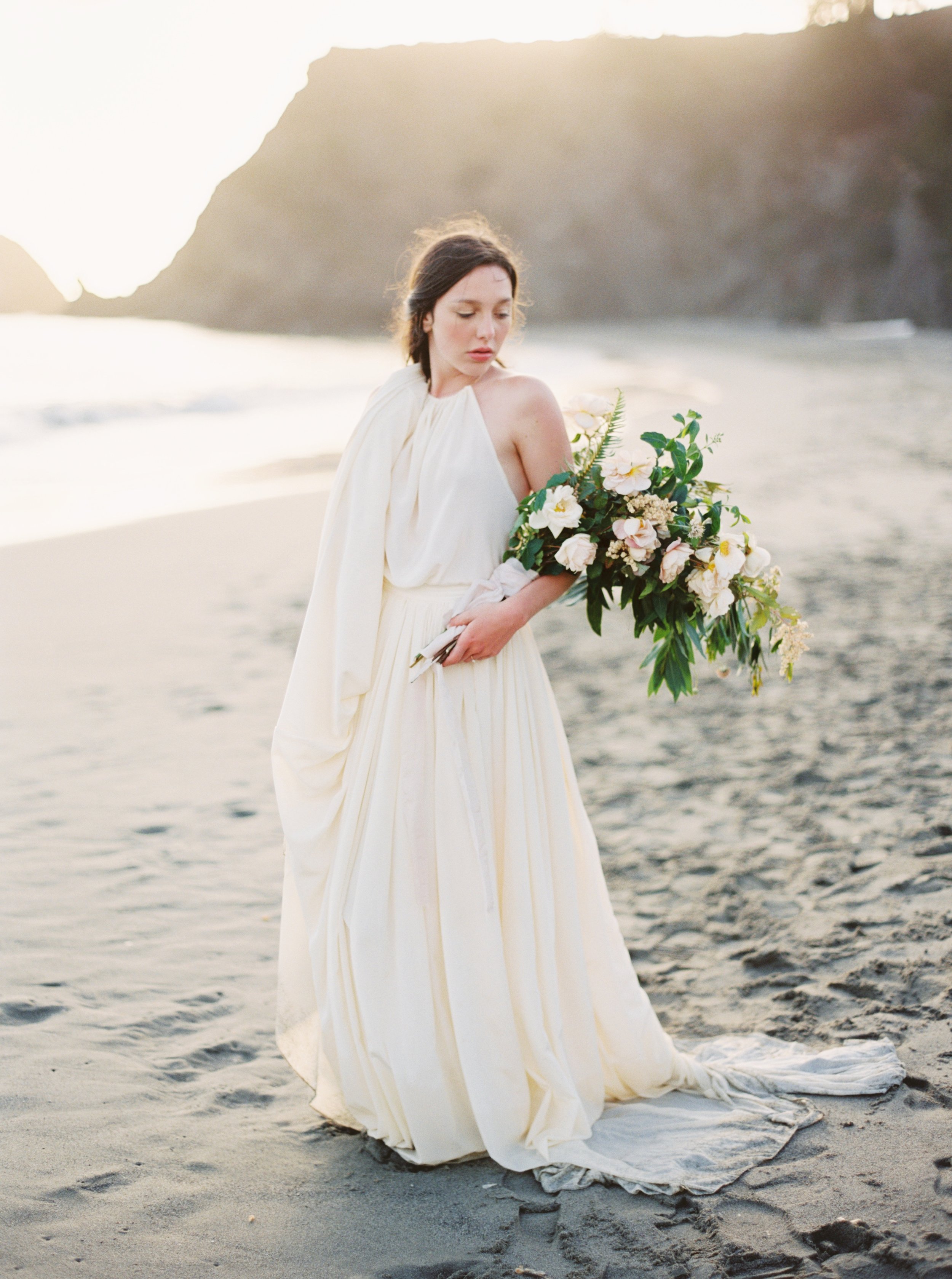 Seaside Wedding | Seaside Bridal Shoot | Erich McVey Workshop | Lisa Catherine Photography | Joy Wed | Fine Art Wedding blog | Organic Wedding Inspiration | Organic Wedding Bouquet