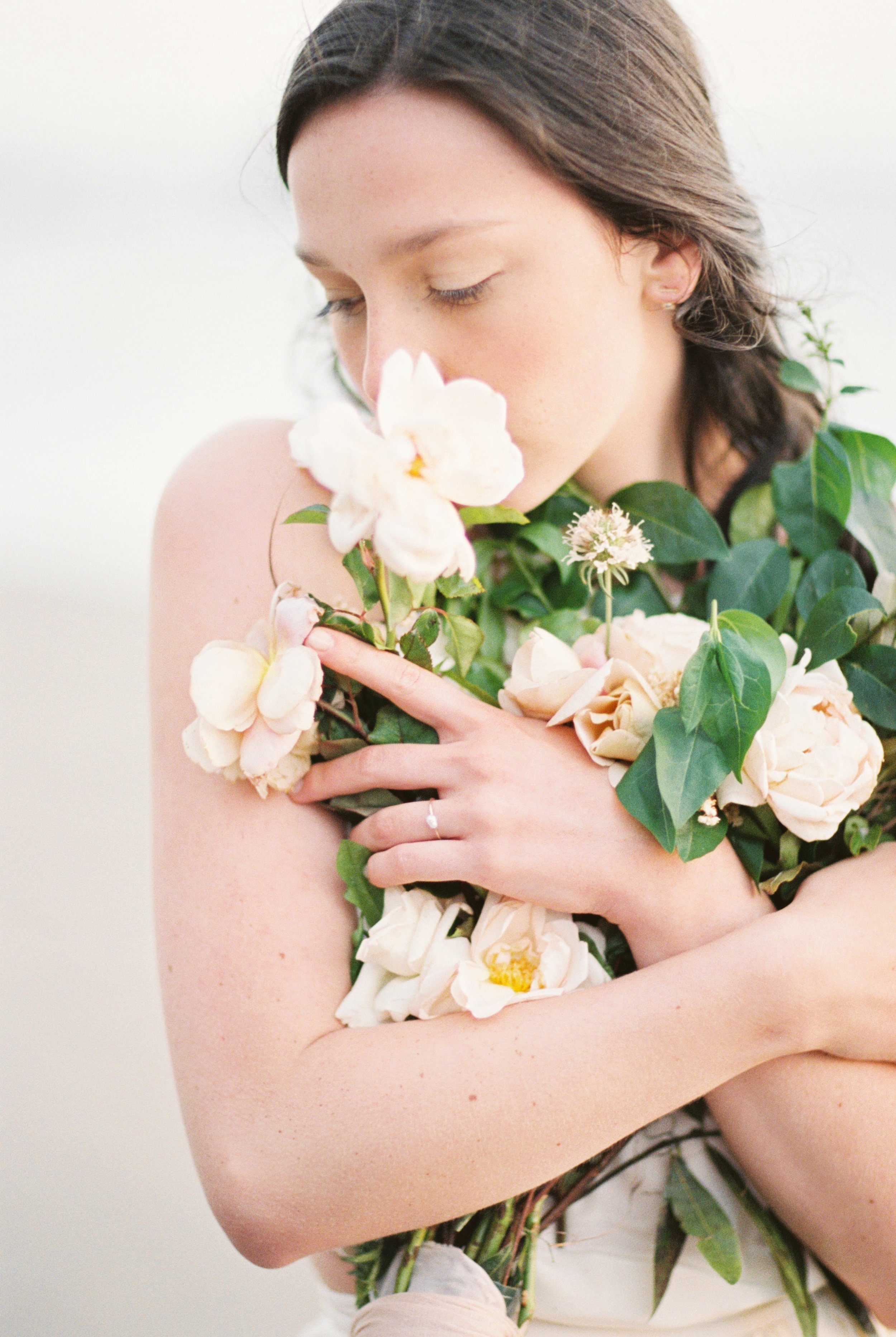 Seaside Wedding | Seaside Bridal Shoot | Erich McVey Workshop | Lisa Catherine Photography | Joy Wed | Fine Art Wedding blog | Organic Wedding Inspiration | Organic Wedding Bouquet