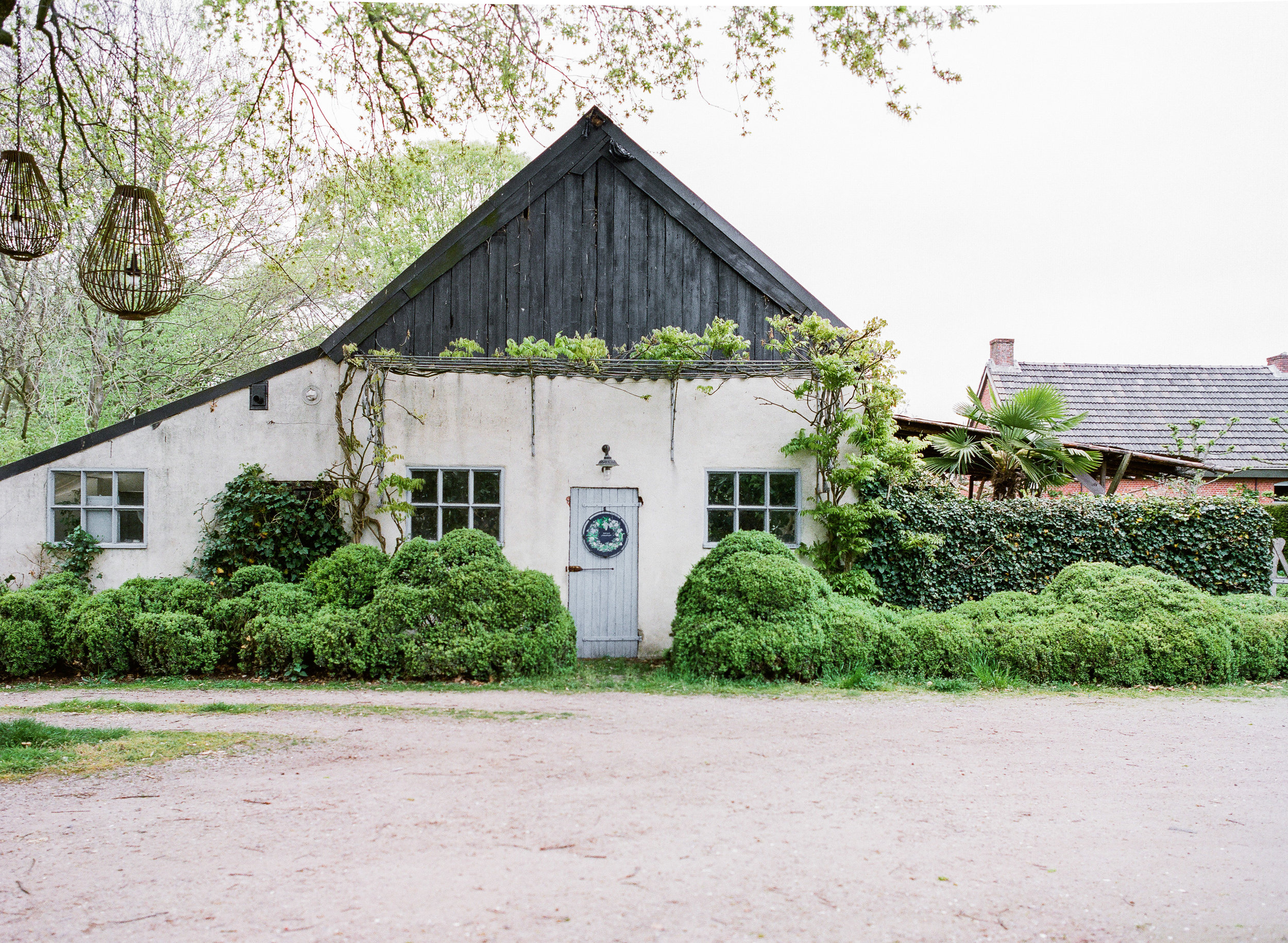 Domaine d' Heerstaayen Wedding | Netherlands Wedding | Netherlands Wedding Photographer | Alexandra Vonk Photography | Pink and Peach Wedding | Fine Art Wedding Blog | Joy Wed