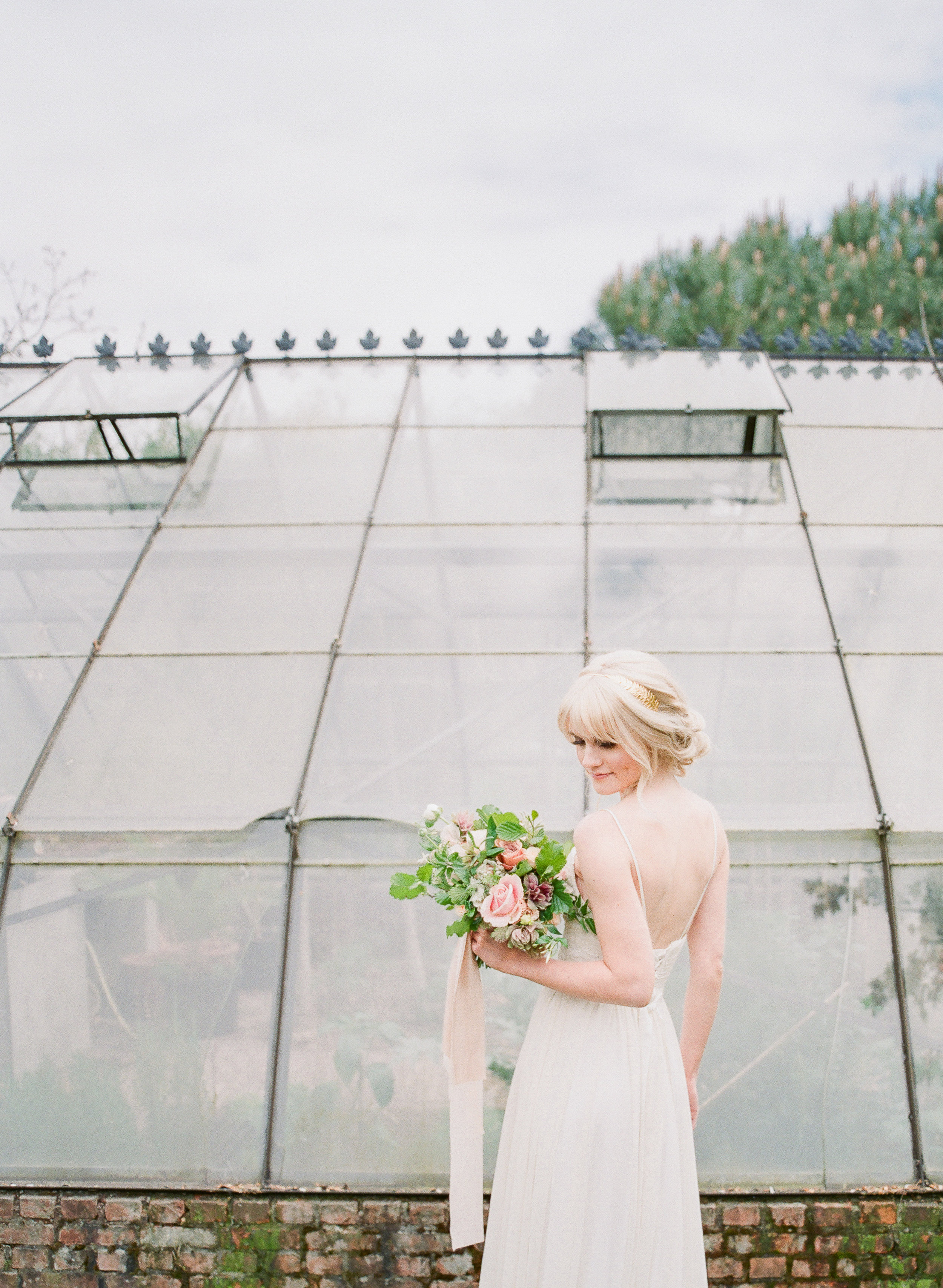 Domaine d' Heerstaayen Wedding | Netherlands Wedding | Netherlands Wedding Photographer | Alexandra Vonk Photography | Pink and Peach Wedding | Fine Art Wedding Blog | Joy Wed