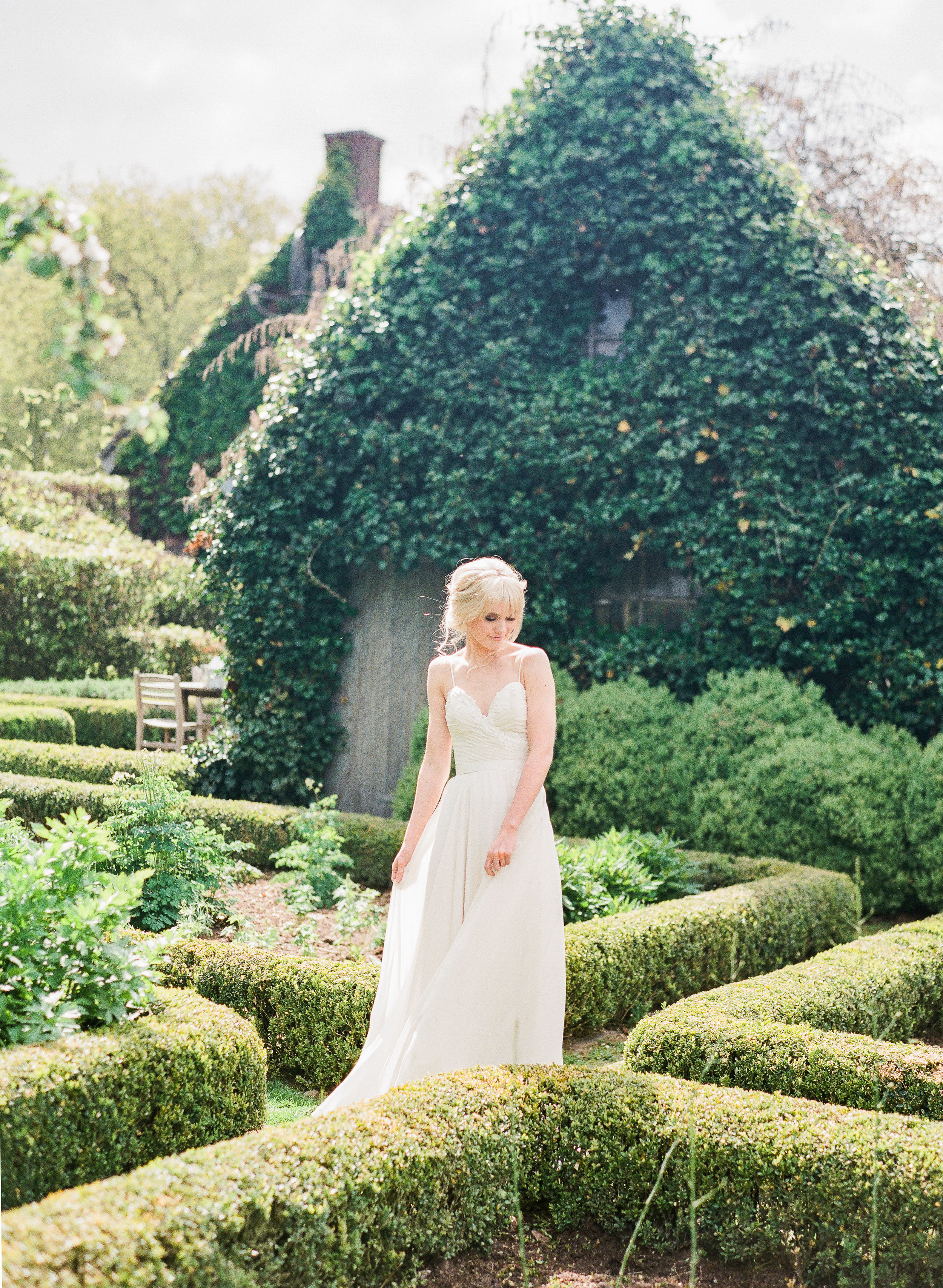 Domaine d' Heerstaayen Wedding | Netherlands Wedding | Netherlands Wedding Photographer | Alexandra Vonk Photography | Pink and Peach Wedding | Fine Art Wedding Blog | Joy Wed