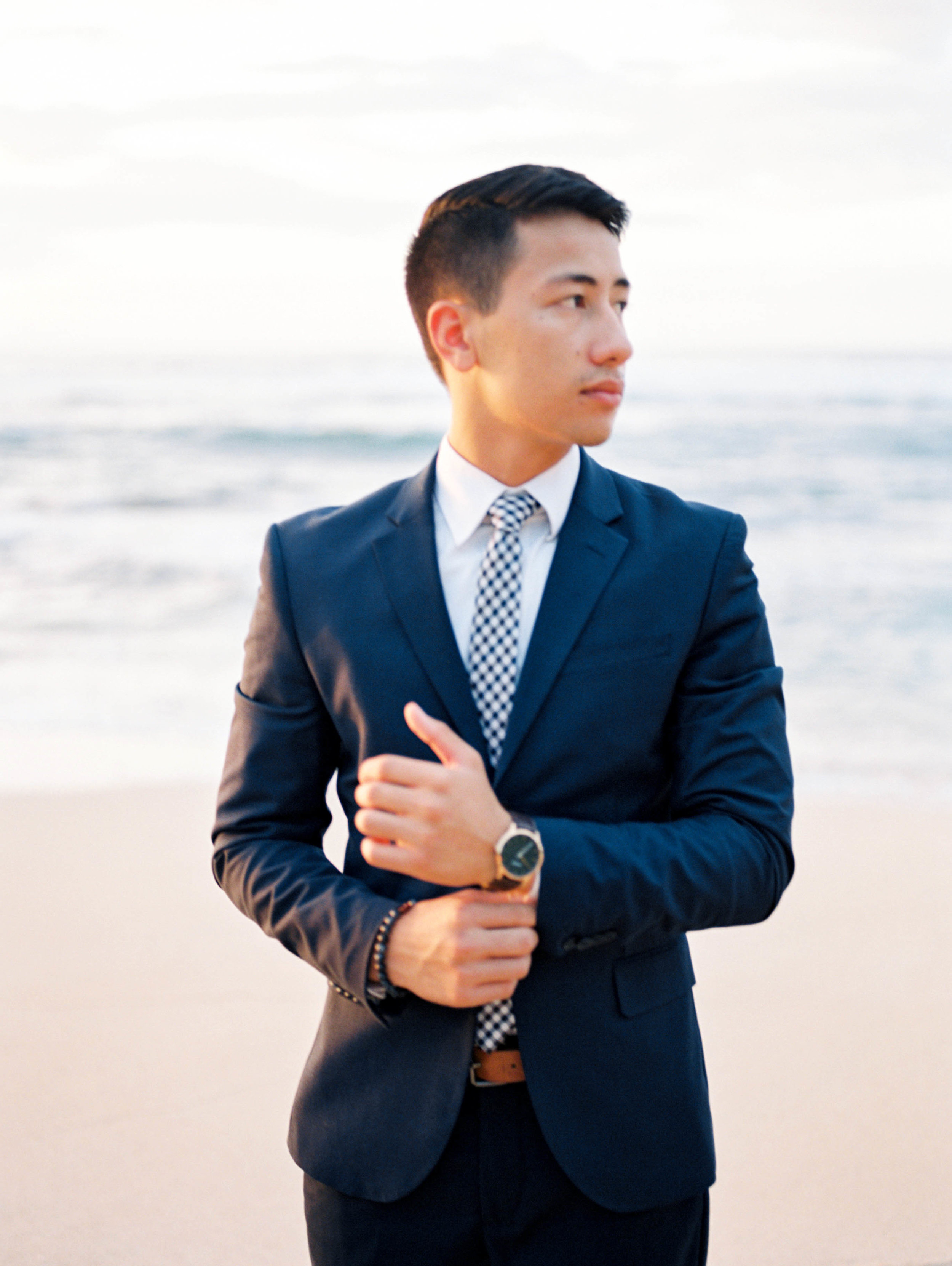Sunset Hawaiian Elopement | Hawaiian Elopement | O'ahu Elopement | Beach Elopement | Kerry Jeanne Photography | Joy Wed | Fine Art Photography | Fine Art Blog | Canadian Wedding Blog