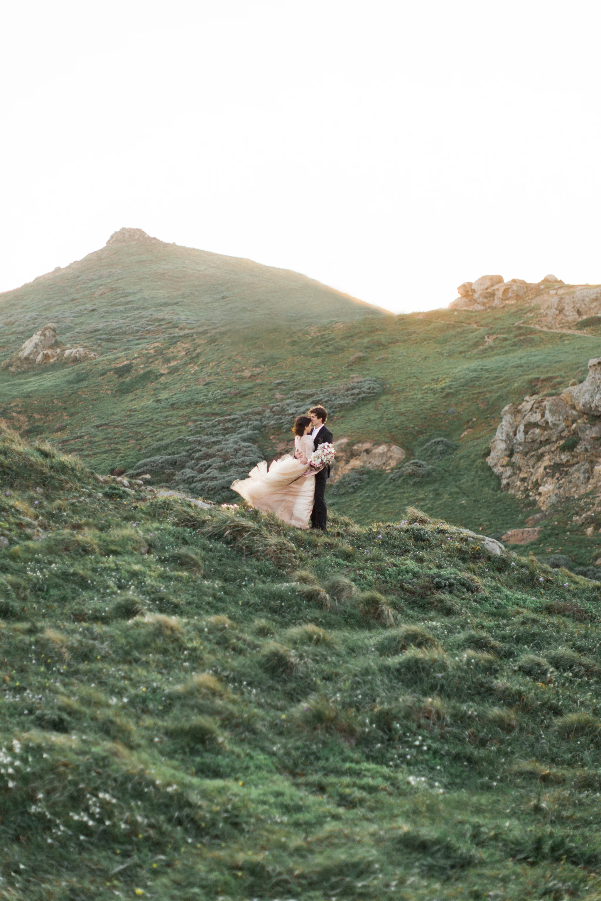 Cliffside Wedding | Tyler Rye Workshop | Point Reyes | Nicole Lapierre | Canadian Wedding Blog | Canadian Photographer | Joy Wed | Fine Art Wedding Blog | Peach Wedding Dress | Blush Wedding Bouquet