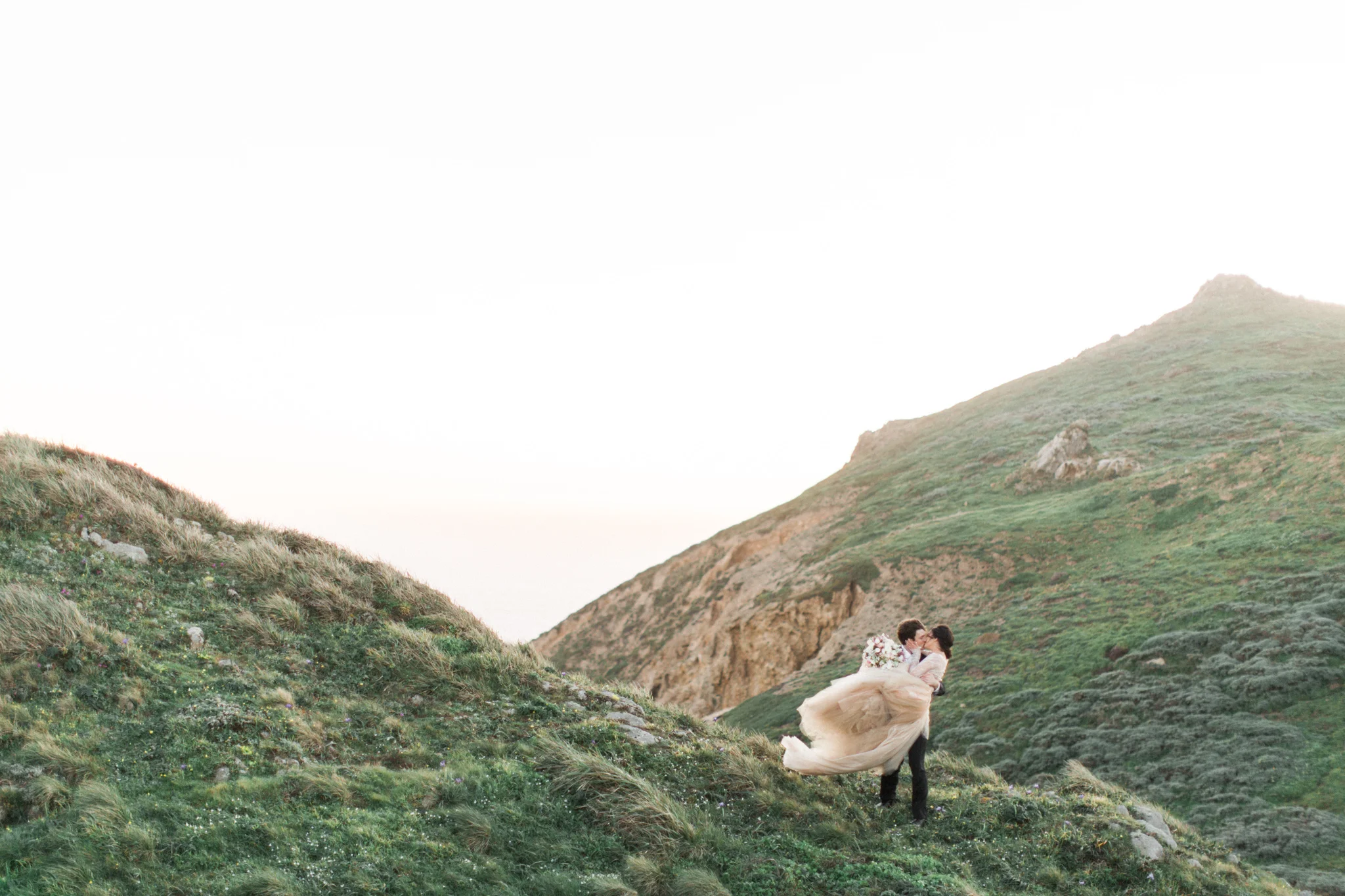 Cliffside Wedding | Tyler Rye Workshop | Point Reyes | Nicole Lapierre | Canadian Wedding Blog | Canadian Photographer | Joy Wed | Fine Art Wedding Blog | Peach Wedding Dress | Blush Wedding Bouquet