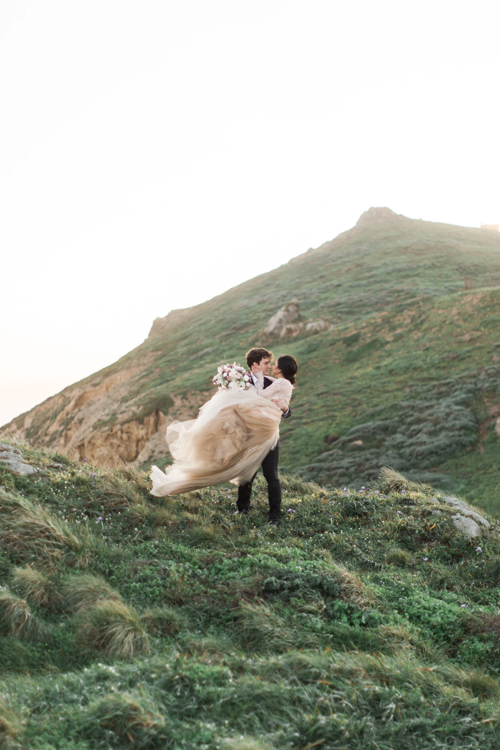 Cliffside Wedding | Tyler Rye Workshop | Point Reyes | Nicole Lapierre | Canadian Wedding Blog | Canadian Photographer | Joy Wed | Fine Art Wedding Blog | Peach Wedding Dress | Blush Wedding Bouquet
