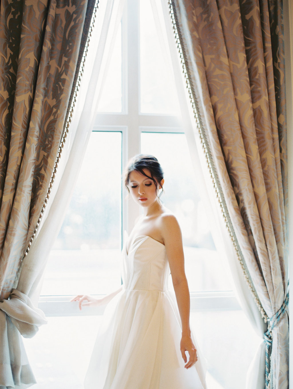 Parisian Wedding Inspiration | Alba Rose Photography | Parisian Wedding | Fine Art Wedding Blog | Joy Wed | Carol Hannah Bridal