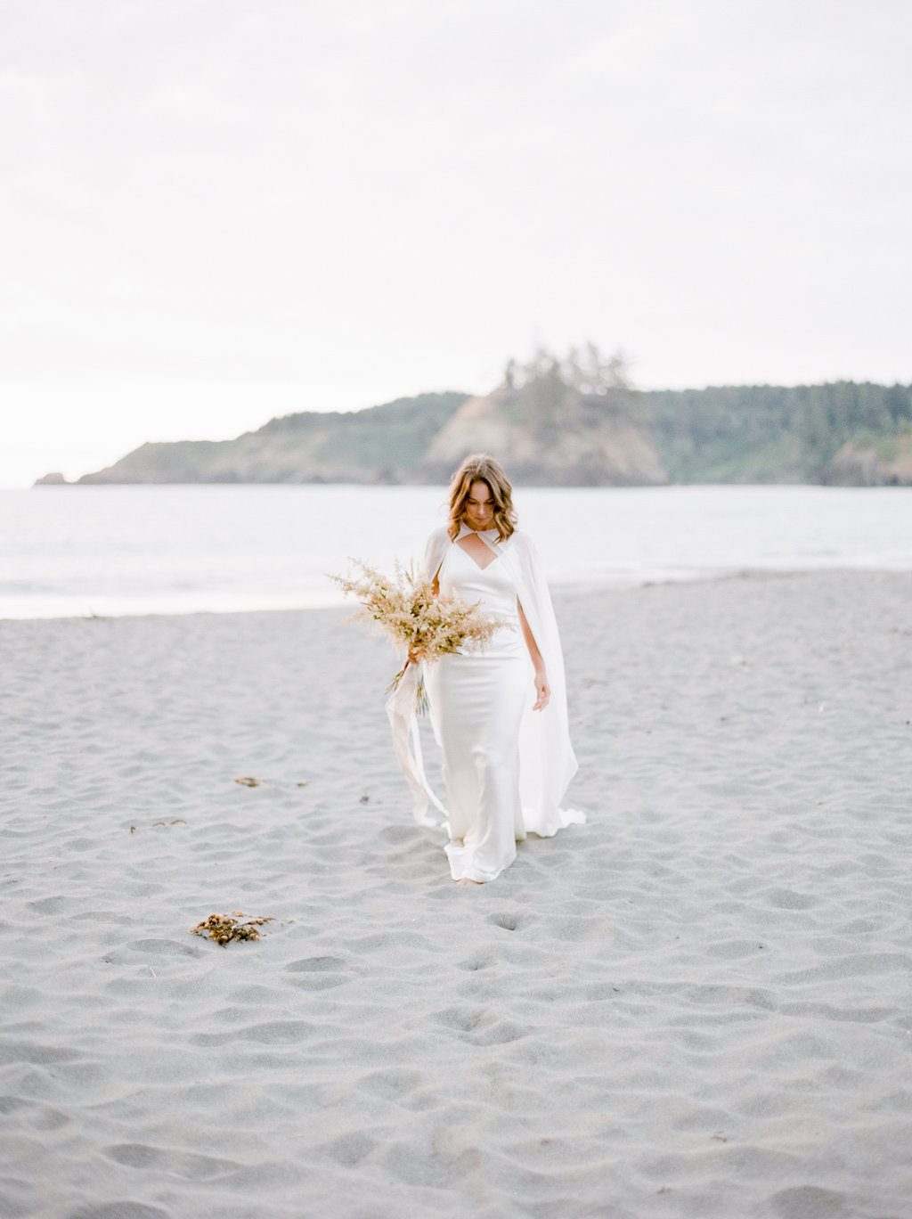 California Beach Wedding | Beach Wedding | Minimalist Wedding | Madalina Sheldon | Anda Ambrosini | Fine Art Wedding Blog | Canadian Wedding Blog | Joy Wed