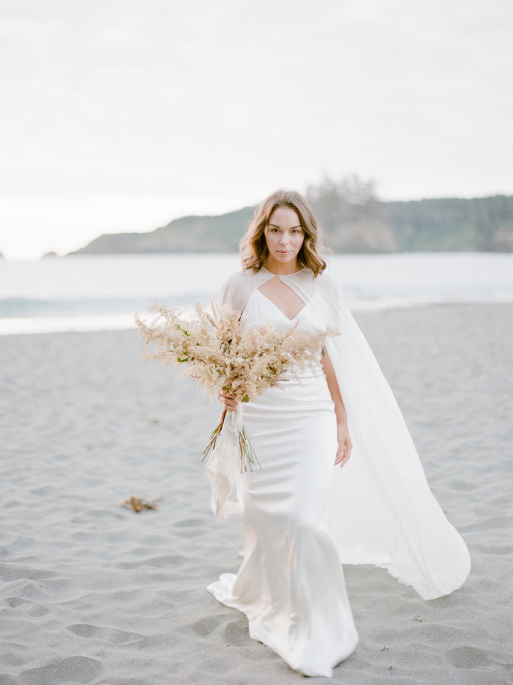 California Beach Wedding | Beach Wedding | Minimalist Wedding | Madalina Sheldon | Anda Ambrosini | Fine Art Wedding Blog | Canadian Wedding Blog | Joy Wed