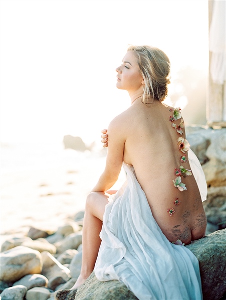 Bridal Boudoir by Ashleigh + Erik | Beach Boudoir | Fine Art Boudoir | Fine Art Wedding blog | Canadian Wedding Blog | Joy Wed