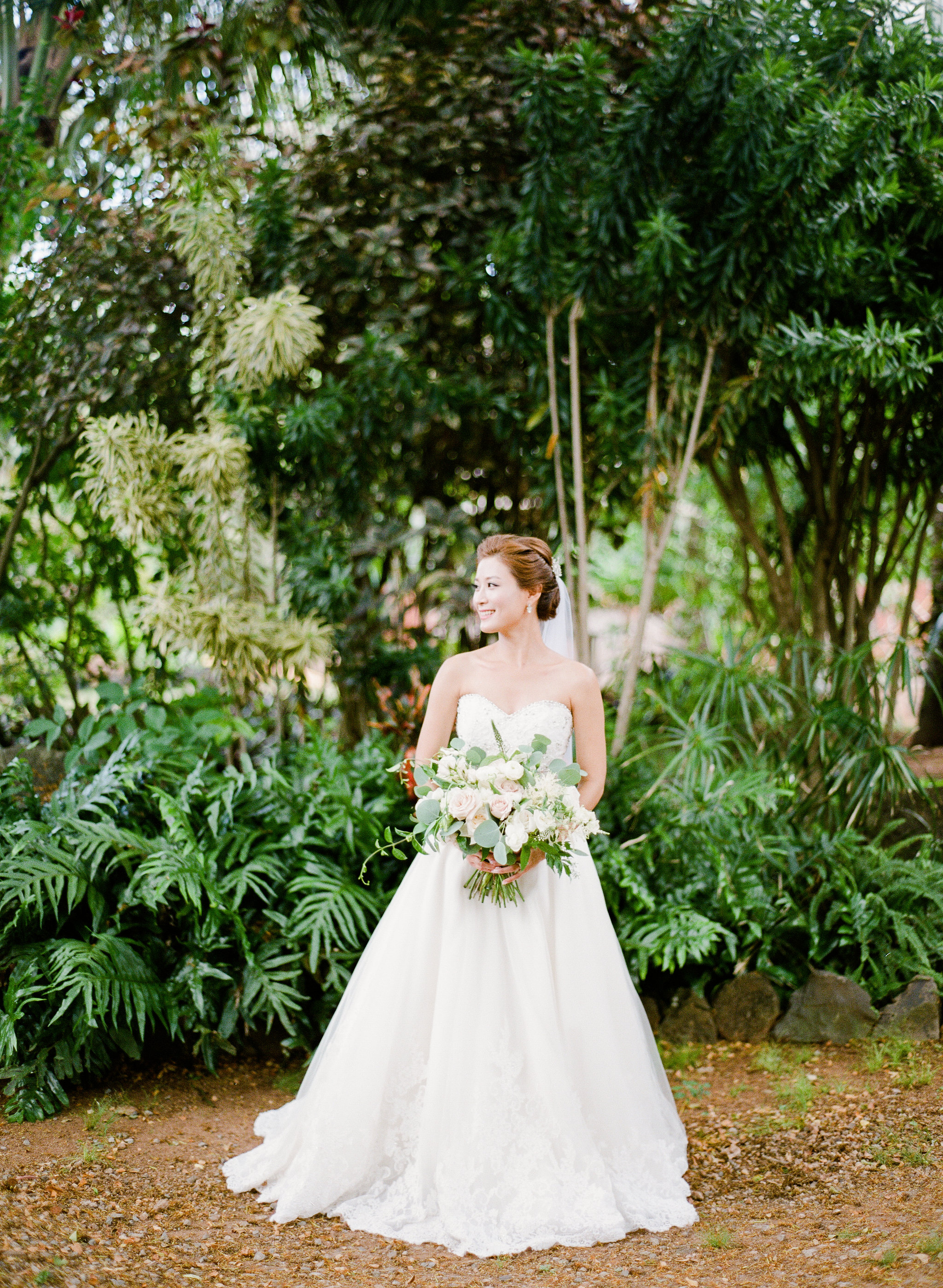 Hawaiian Wedding | Beach Wedding | Aria Studios | Chinese Wedding | Fine Art Wedding Blog | Canadian Wedding Blog | Joy Wed | Outdoor Wedding | Tent Wedding