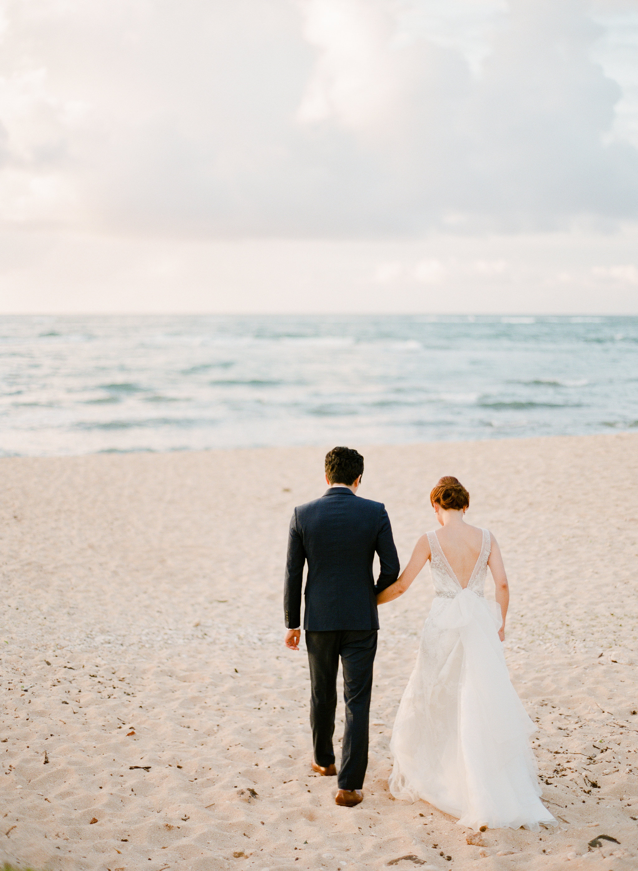 Hawaiian Wedding | Beach Wedding | Aria Studios | Chinese Wedding | Fine Art Wedding Blog | Canadian Wedding Blog | Joy Wed | Outdoor Wedding | Tent Wedding