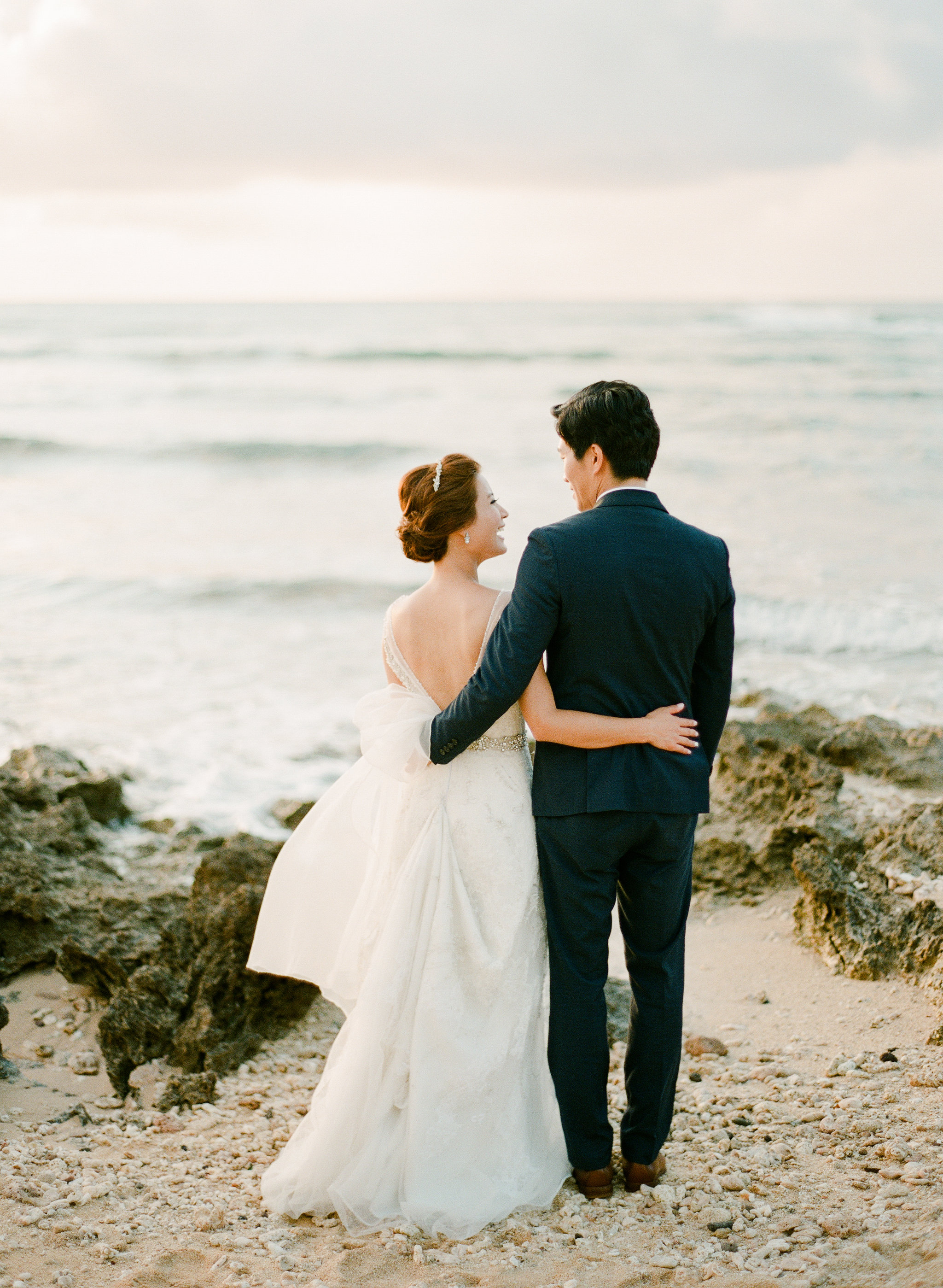 Hawaiian Wedding | Beach Wedding | Aria Studios | Chinese Wedding | Fine Art Wedding Blog | Canadian Wedding Blog | Joy Wed | Outdoor Wedding | Tent Wedding