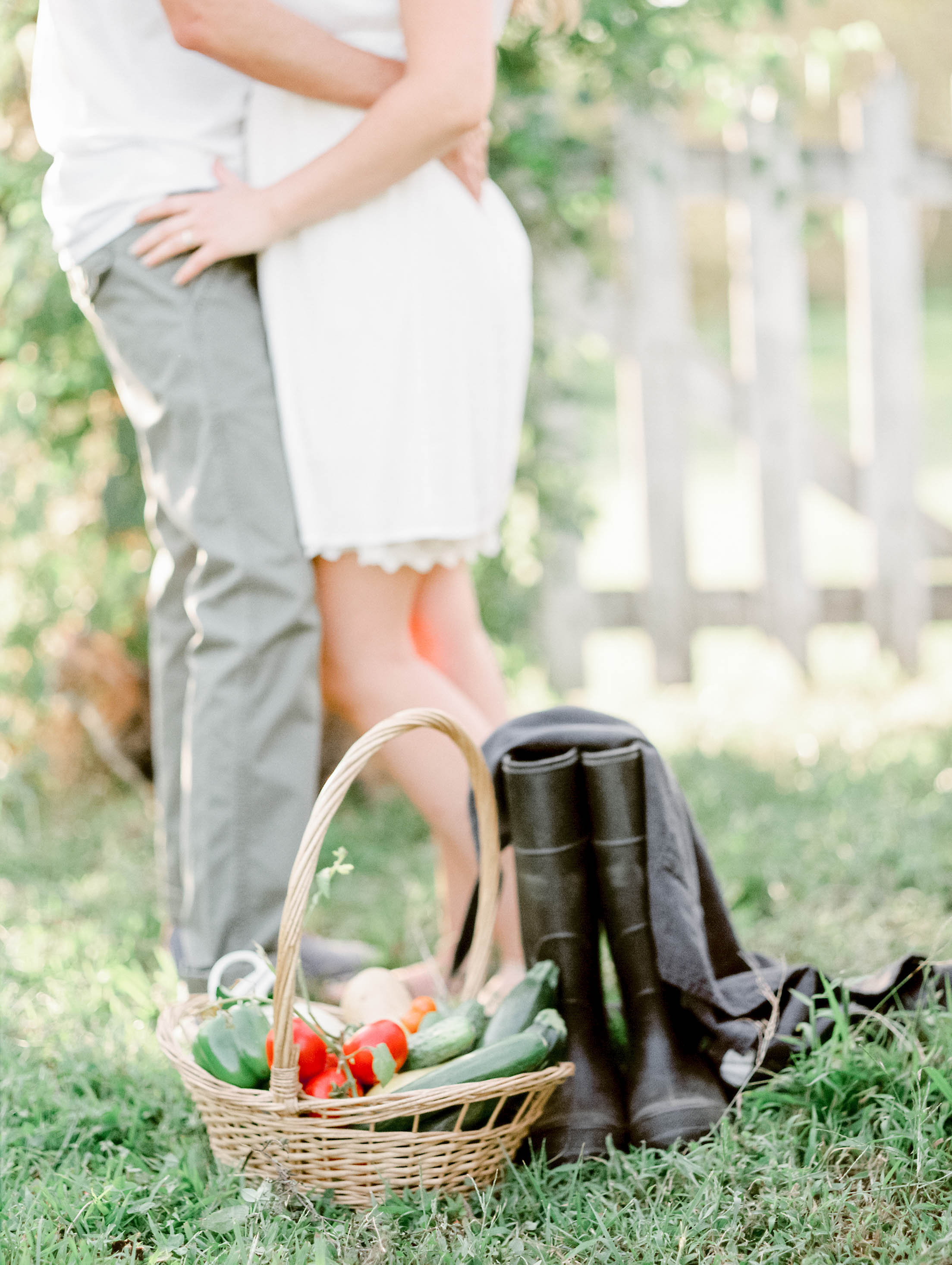 Garden Anniversary Session | Garden Wedding | Morgan Worley Photography | Anniversary Session | Fine Art Engagement Session | Fine Art Wedding Blog | Canadian Wedding Blog | Joy Wed