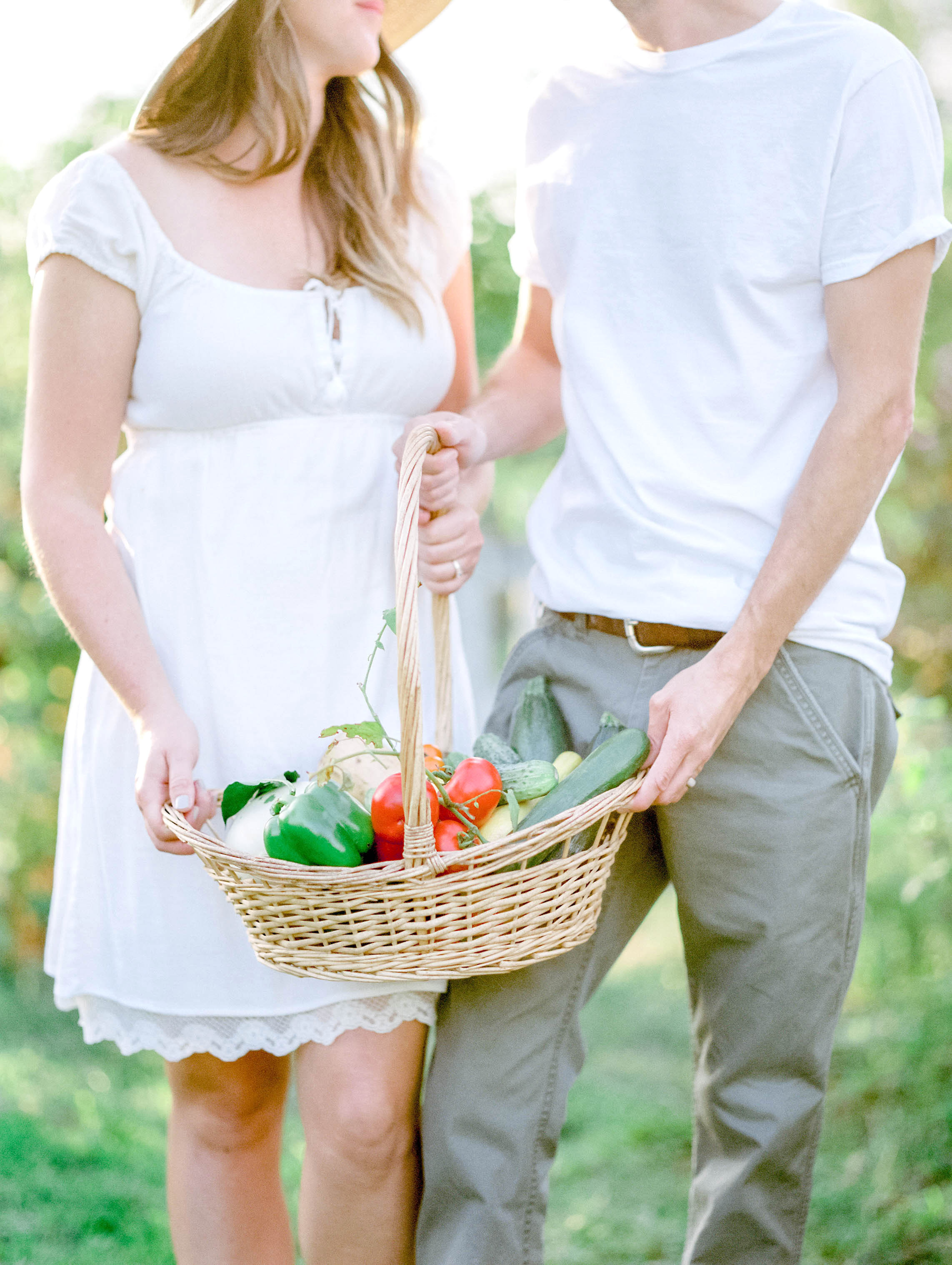 Garden Anniversary Session | Garden Wedding | Morgan Worley Photography | Anniversary Session | Fine Art Engagement Session | Fine Art Wedding Blog | Canadian Wedding Blog | Joy Wed