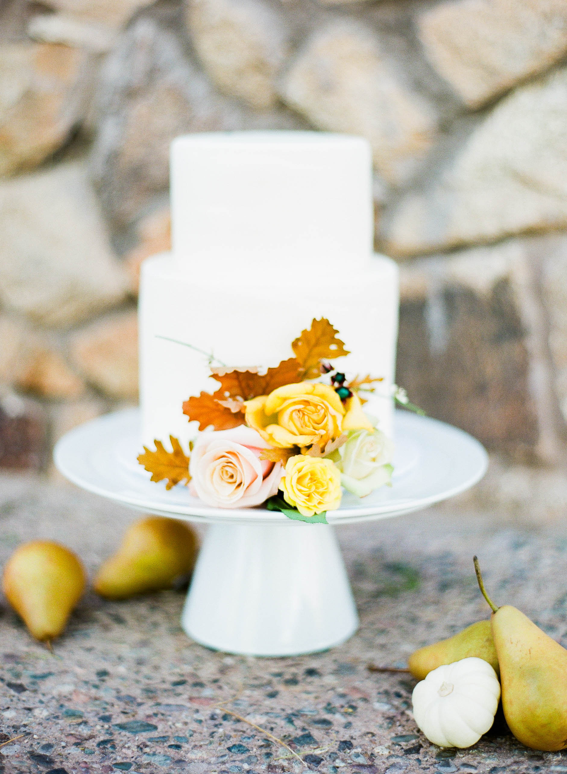 Fall Wedding | Fall Wedding Inspiration | Fall Bridal Bouquet | Yellow and Brown wedding | Ashley Nystrom | Wedding Blog | Fine Art Wedding Blog | Canadian Wedding Blog | Wedding Inspiration | Joy Wed