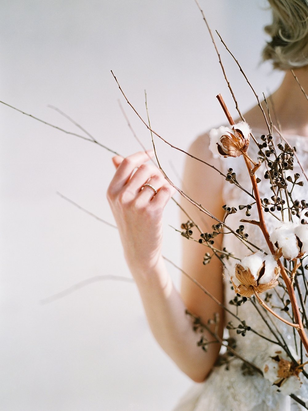 Winter Wedding | Minimalist Bride | White Wedding | Fine Art Wedding | Jin Wed Photography | Fine Art Wedding Blog | Joy Wed | Canadian Wedding Blog