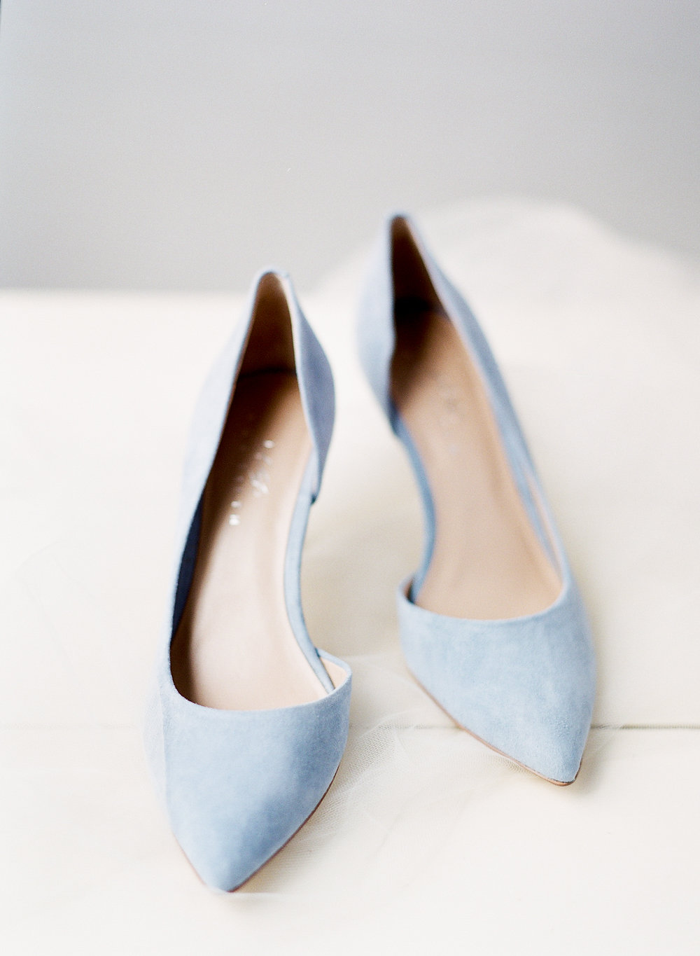 European Wedding Inspiration | Whitney Heard Photography | Toronto Wedding Photographer | Canadian Wedding | Joy Wed | Blue and White Wedding | Fine Art Wedding Blog