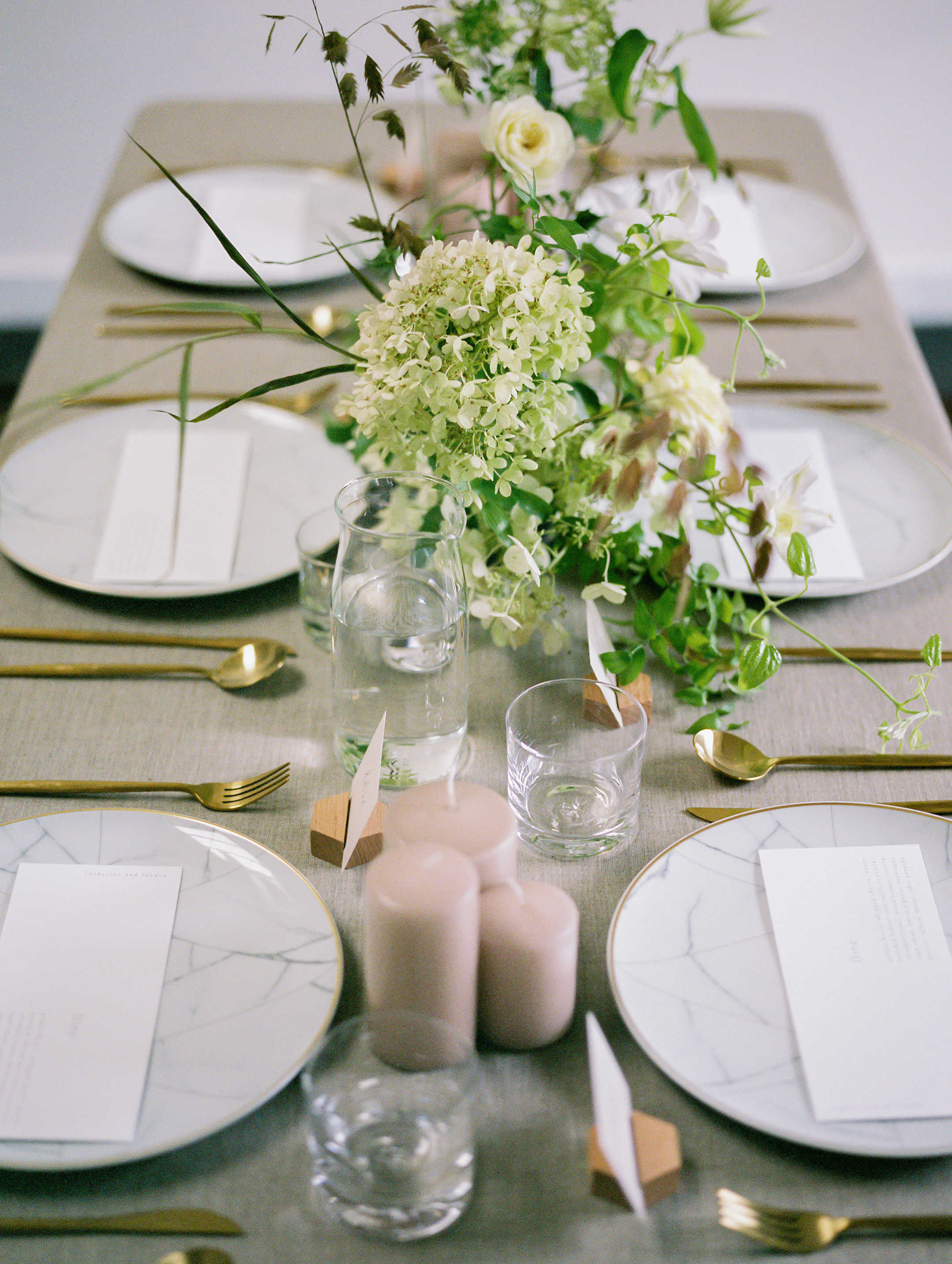 Feminine Bridal Inspiration | Minimalist Bridal | Minimalist Wedding | Natural Wedding | Organic Wedding | Jeremy Chou Photography | Fine Art Wedding | Joy Wed