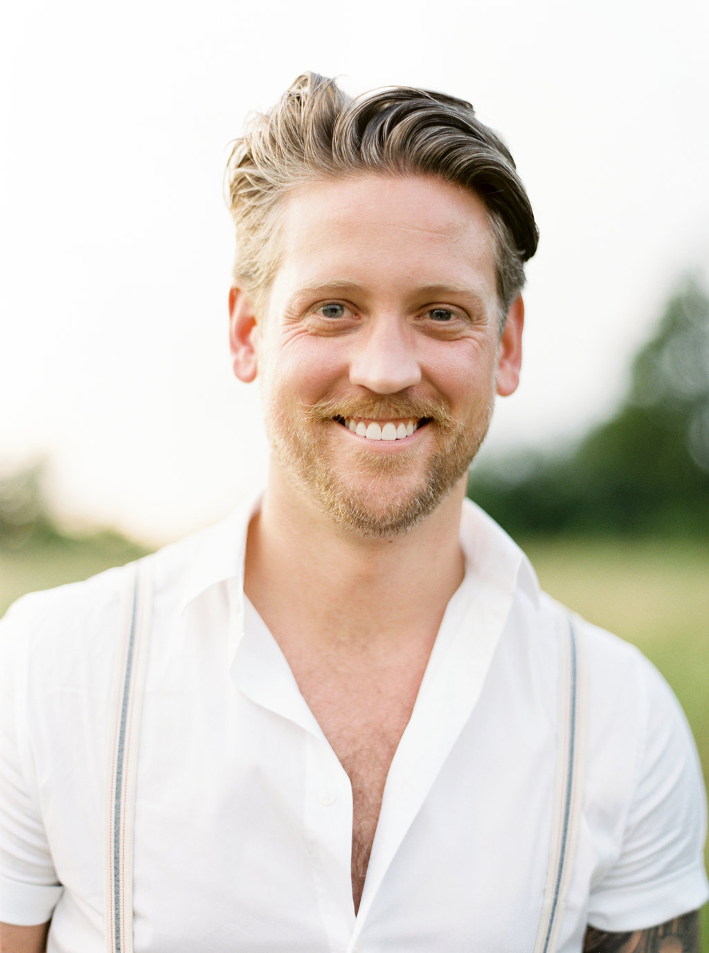 Farmhouse Engagement Session | Kayla Yestal | Ontario Wedding Photographer | Toronto Photographer | Canadian Wedding | Fine Art Wedding Blog | Canadian Wedding Blog | Joy Wed | Stacey Foley Design