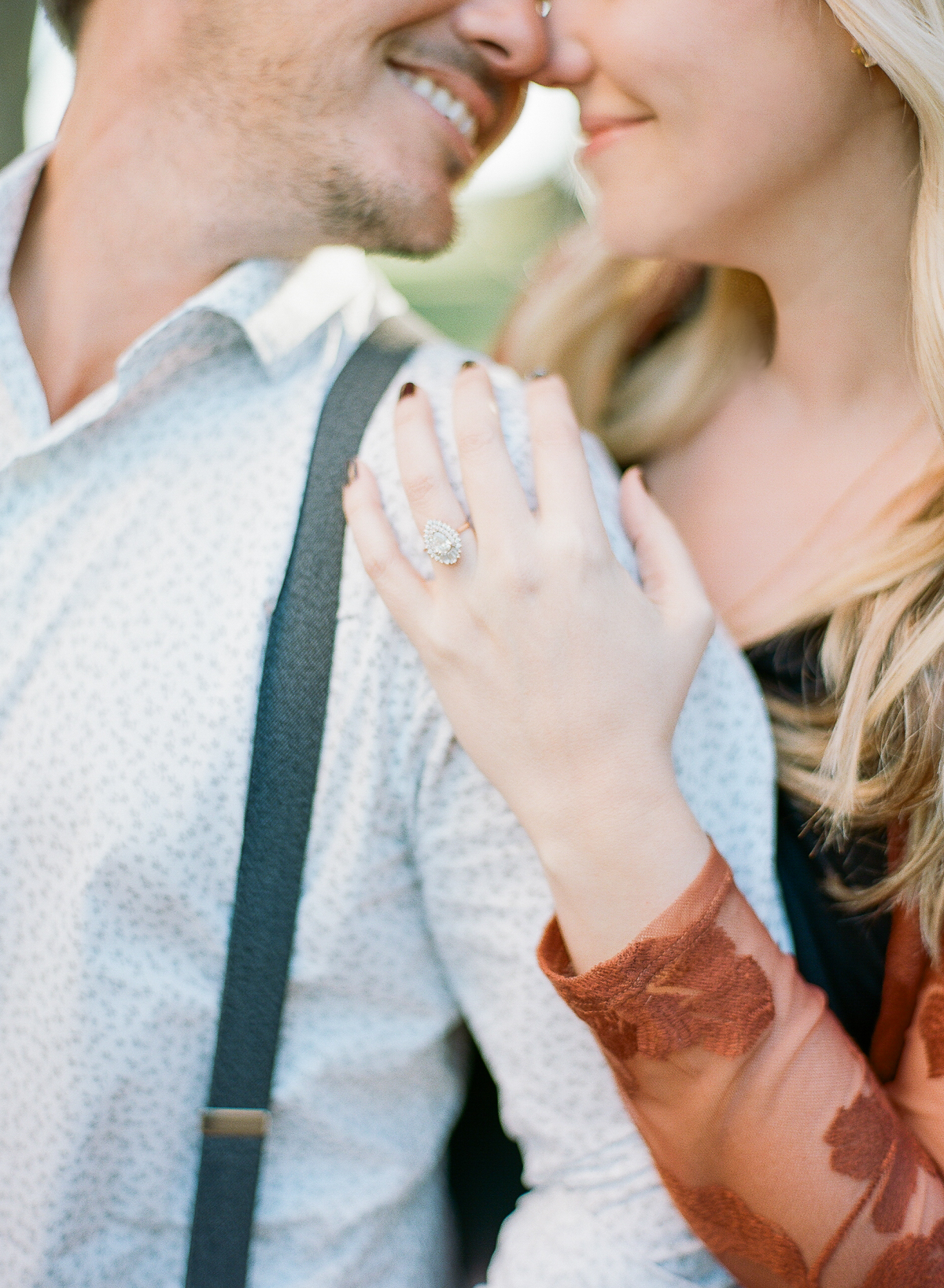 Bok Tower Gardens Engagement Session | Trendy Engagement Session | The Ganeys | Fine Art Engagement Session | Canadian Wedding Blog | Joy Wed | Fine Art Wedding Blog