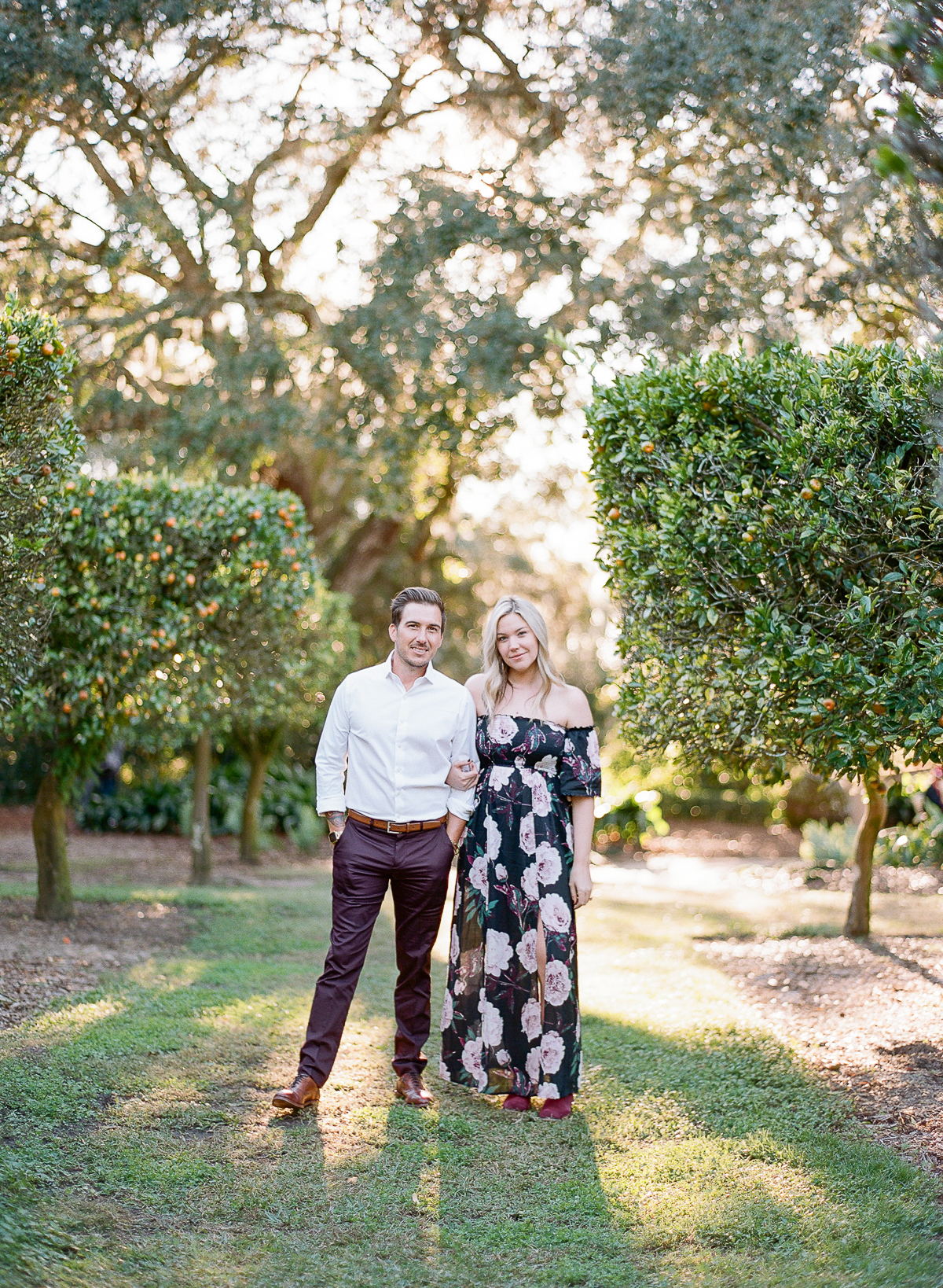 Bok Tower Gardens Engagement Session | Trendy Engagement Session | The Ganeys | Fine Art Engagement Session | Canadian Wedding Blog | Joy Wed | Fine Art Wedding Blog