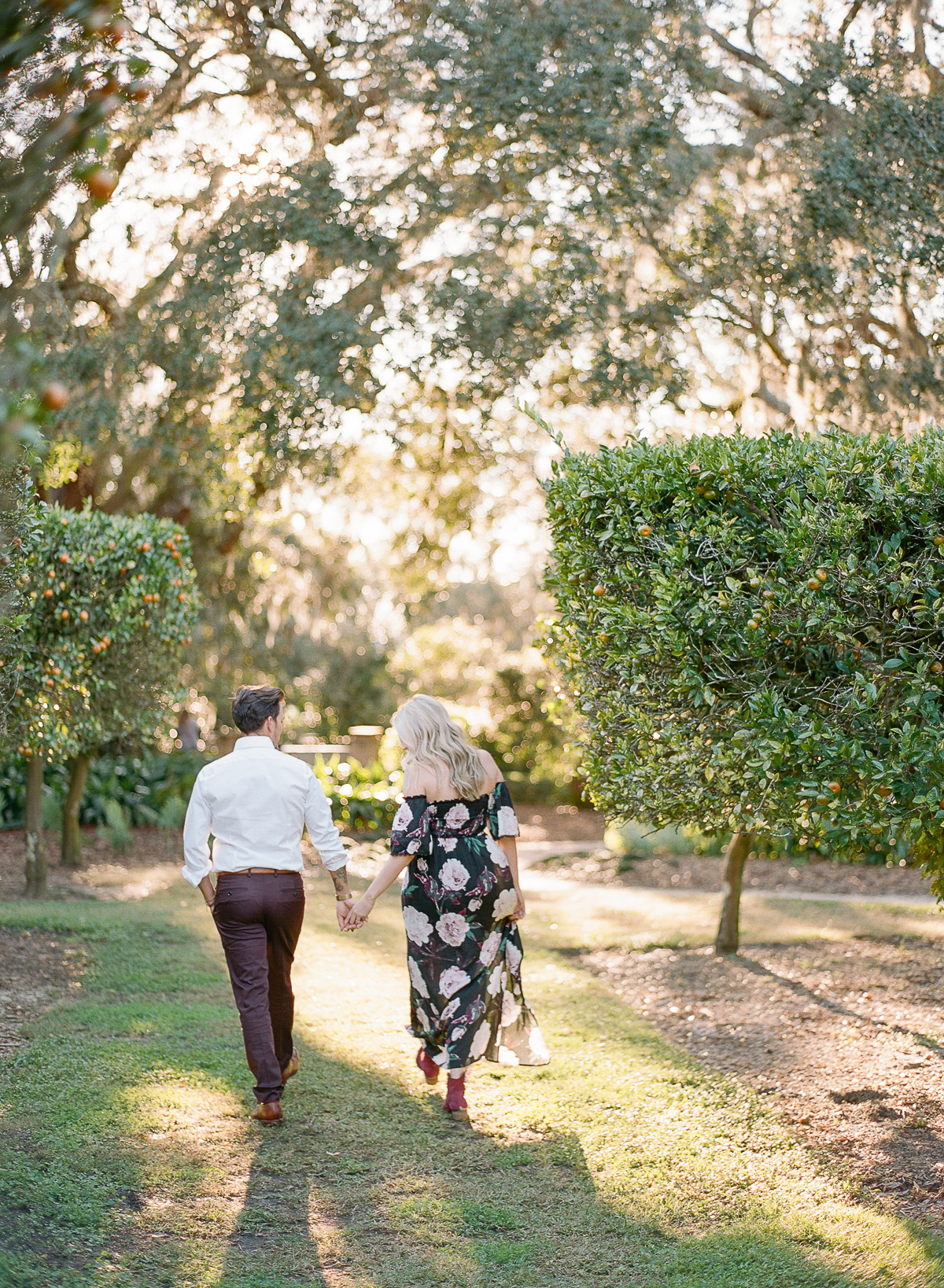 Bok Tower Gardens Engagement Session | Trendy Engagement Session | The Ganeys | Fine Art Engagement Session | Canadian Wedding Blog | Joy Wed | Fine Art Wedding Blog