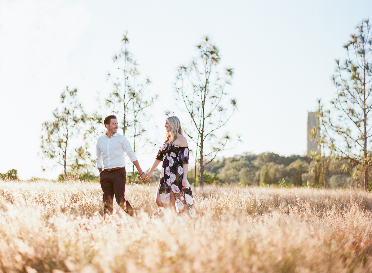 Bok Tower Gardens Engagement Session | Trendy Engagement Session | The Ganeys | Fine Art Engagement Session | Canadian Wedding Blog | Joy Wed | Fine Art Wedding Blog