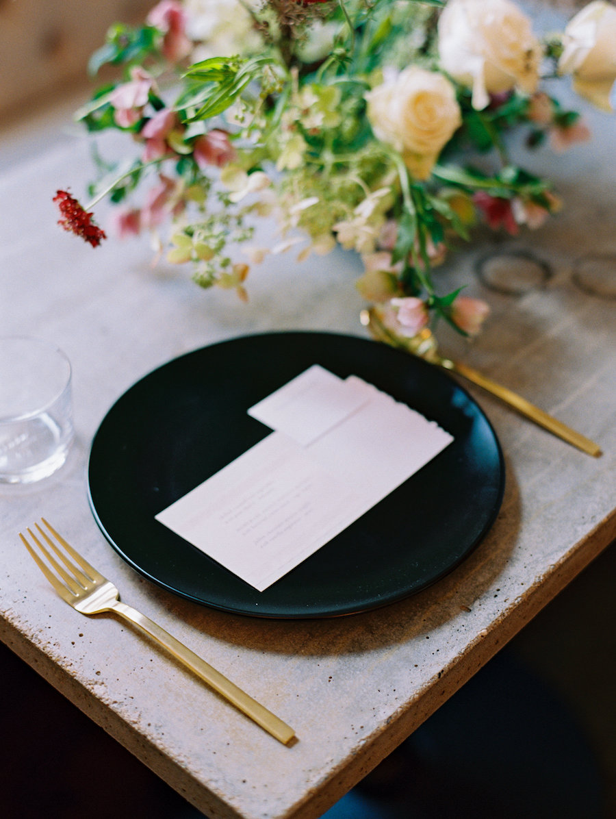 Modern and Minimalist Wedding | Bonnie Sen Photography | Linda Ha | Common House Wedding | White and Black Wedding | Fine Art Wedding blog | Canadian Wedding | Joy Wed