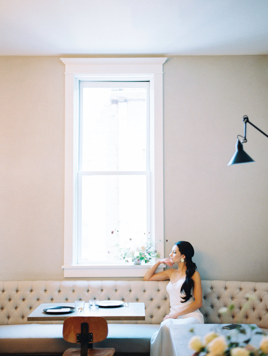 Modern and Minimalist Wedding | Bonnie Sen Photography | Linda Ha | Common House Wedding | White and Black Wedding | Fine Art Wedding blog | Canadian Wedding | Joy Wed