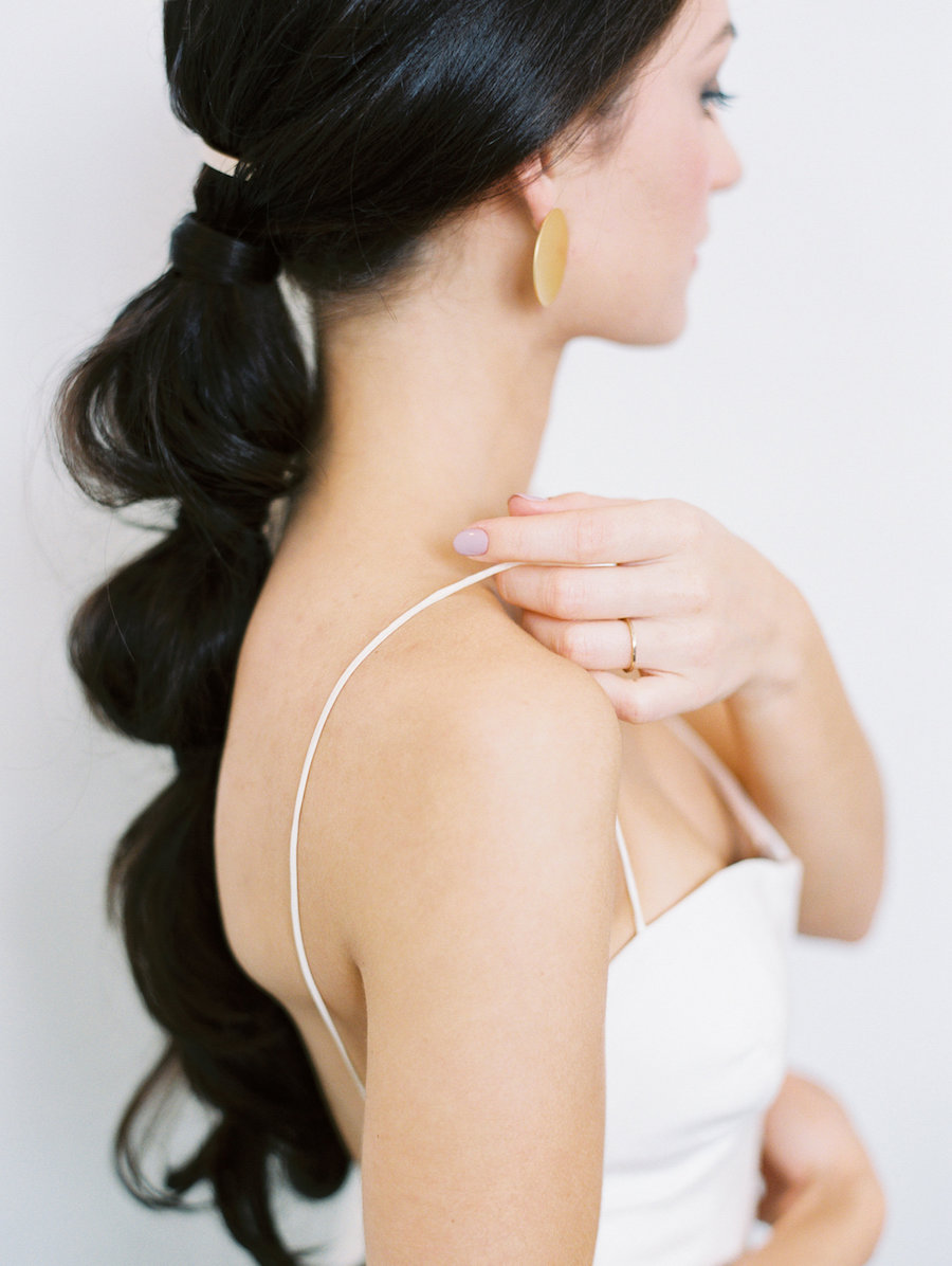 Modern and Minimalist Wedding | Bonnie Sen Photography | Linda Ha | Common House Wedding | White and Black Wedding | Fine Art Wedding blog | Canadian Wedding | Joy Wed