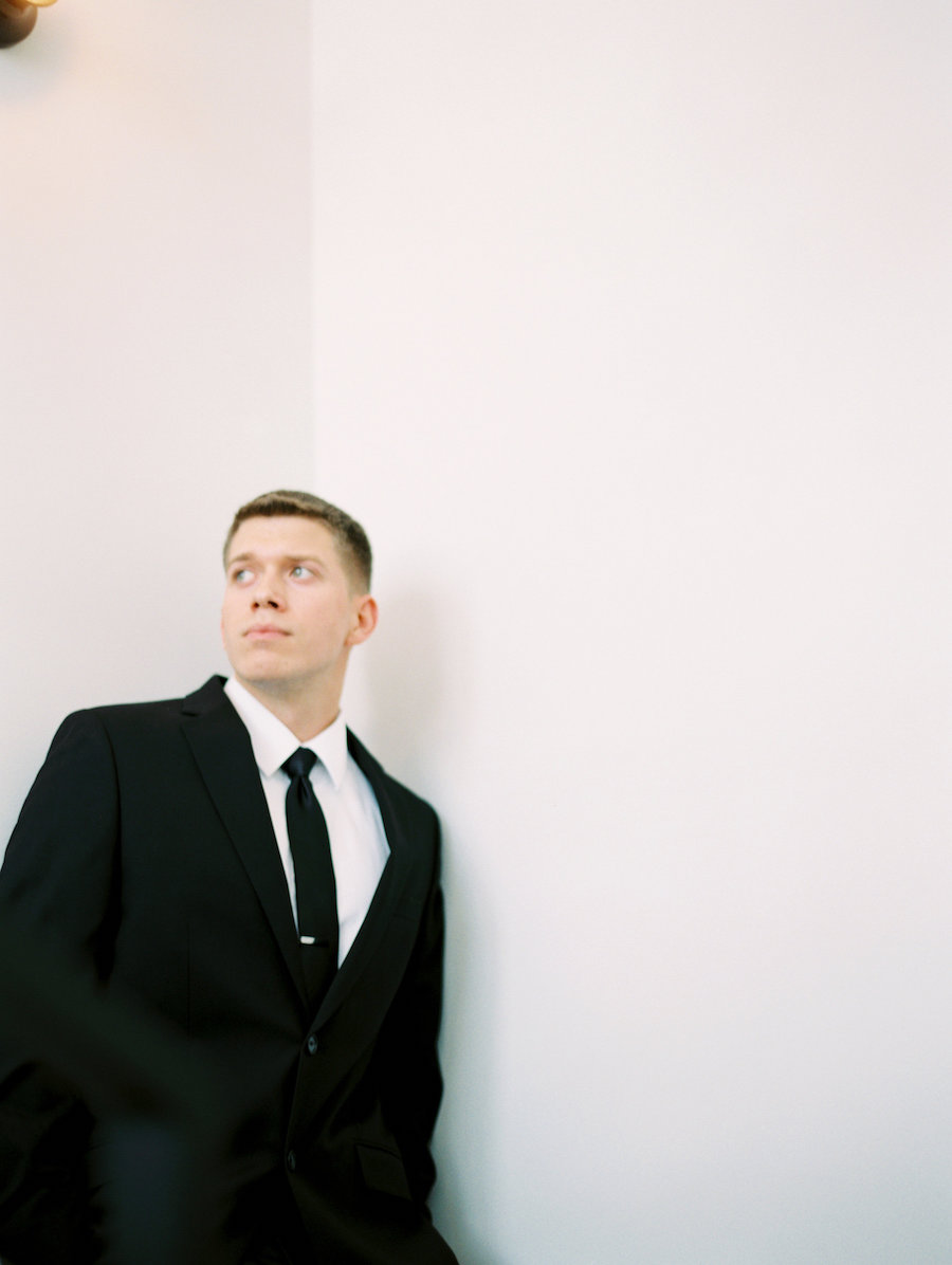 Modern and Minimalist Wedding | Bonnie Sen Photography | Linda Ha | Common House Wedding | White and Black Wedding | Fine Art Wedding blog | Canadian Wedding | Joy Wed