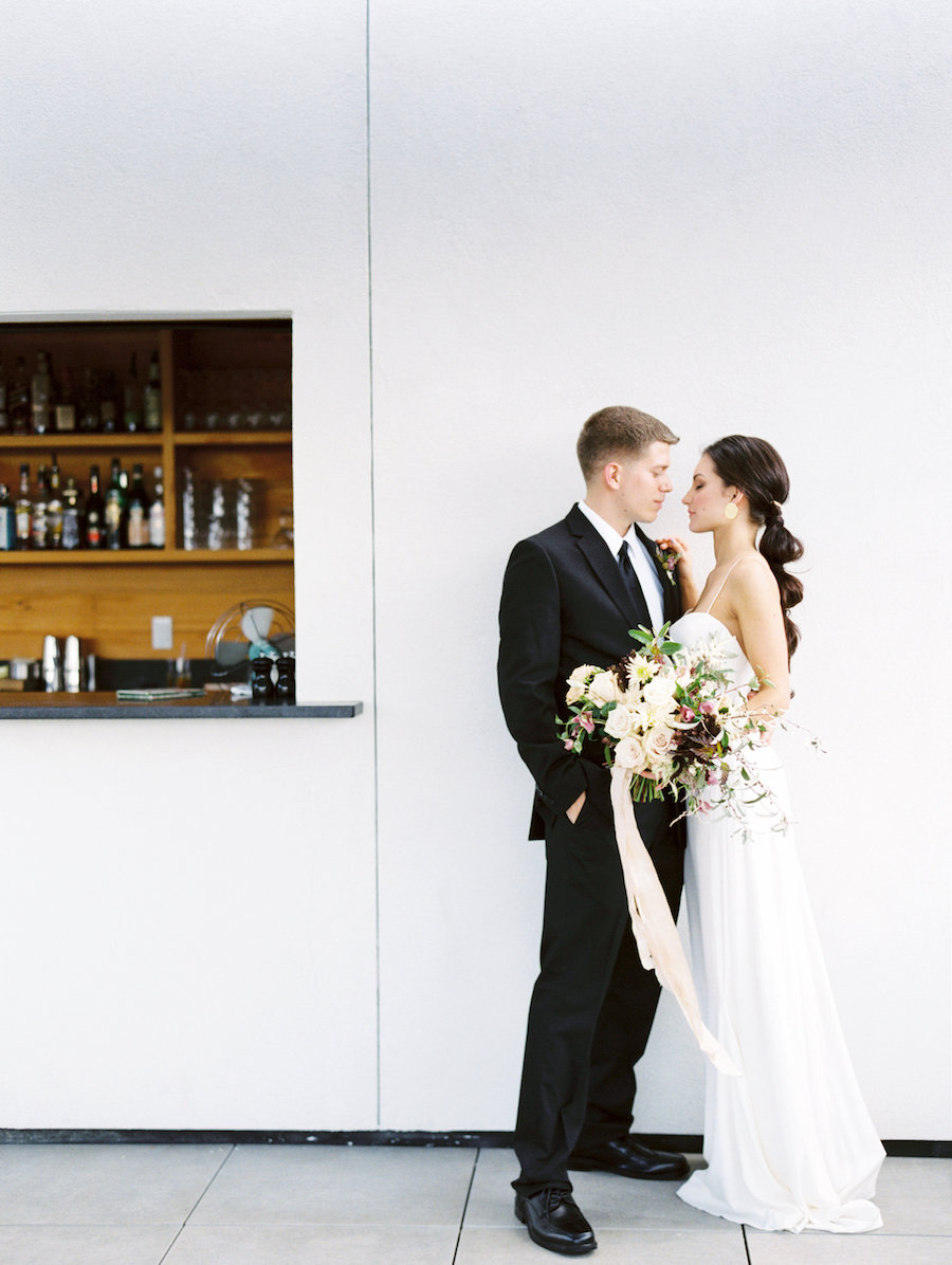 Modern and Minimalist Wedding | Bonnie Sen Photography | Linda Ha | Common House Wedding | White and Black Wedding | Fine Art Wedding blog | Canadian Wedding | Joy Wed