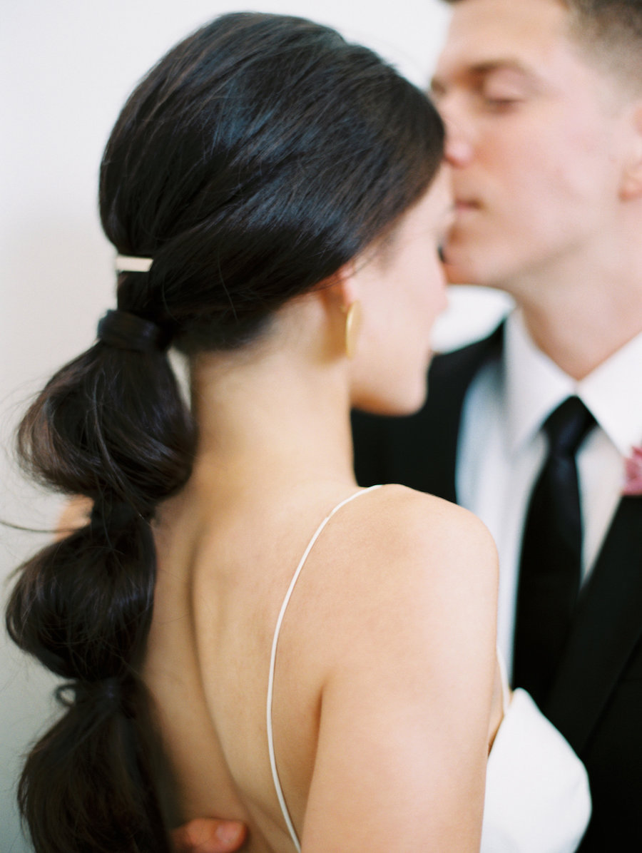 Modern and Minimalist Wedding | Bonnie Sen Photography | Linda Ha | Common House Wedding | White and Black Wedding | Fine Art Wedding blog | Canadian Wedding | Joy Wed