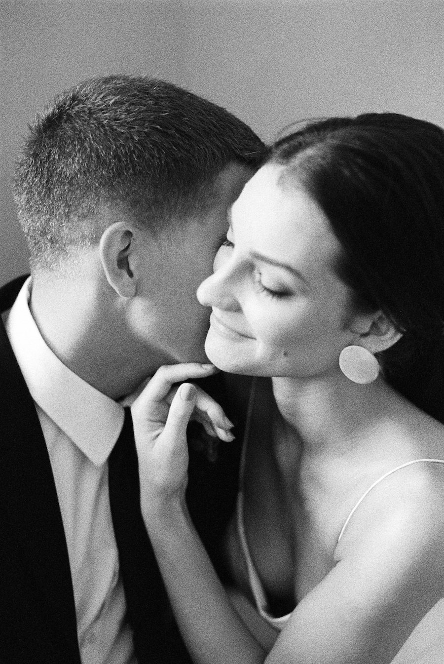 Modern and Minimalist Wedding | Bonnie Sen Photography | Linda Ha | Common House Wedding | White and Black Wedding | Fine Art Wedding blog | Canadian Wedding | Joy Wed