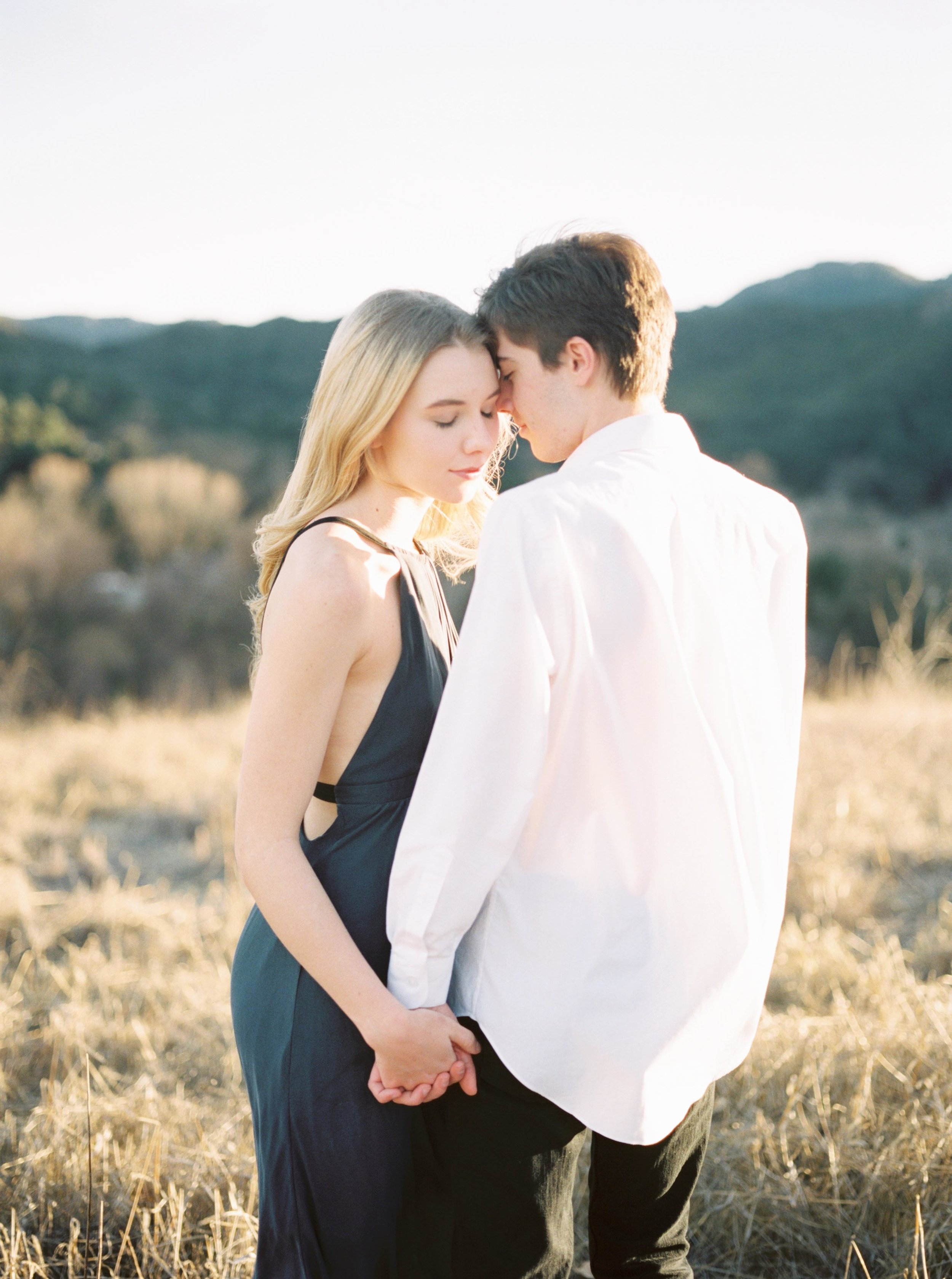 Malibu Mountains Engagement Session | Katelyn Rose Photography | California Engagement Session | California Photographer | Canadian Wedding Blog | Joy Wed | Fine Art Engagement Session