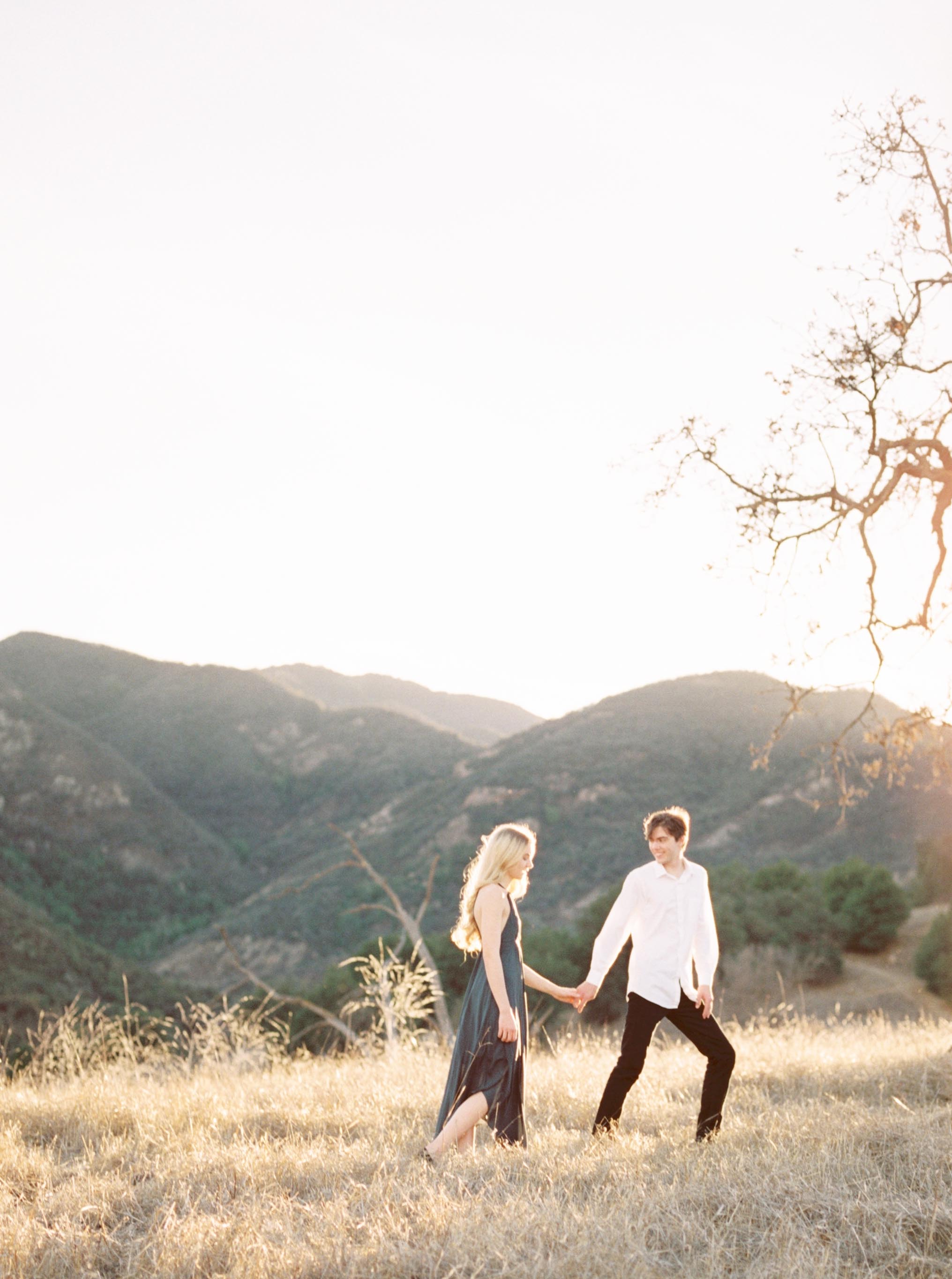Malibu Mountains Engagement Session | Katelyn Rose Photography | California Engagement Session | California Photographer | Canadian Wedding Blog | Joy Wed | Fine Art Engagement Session