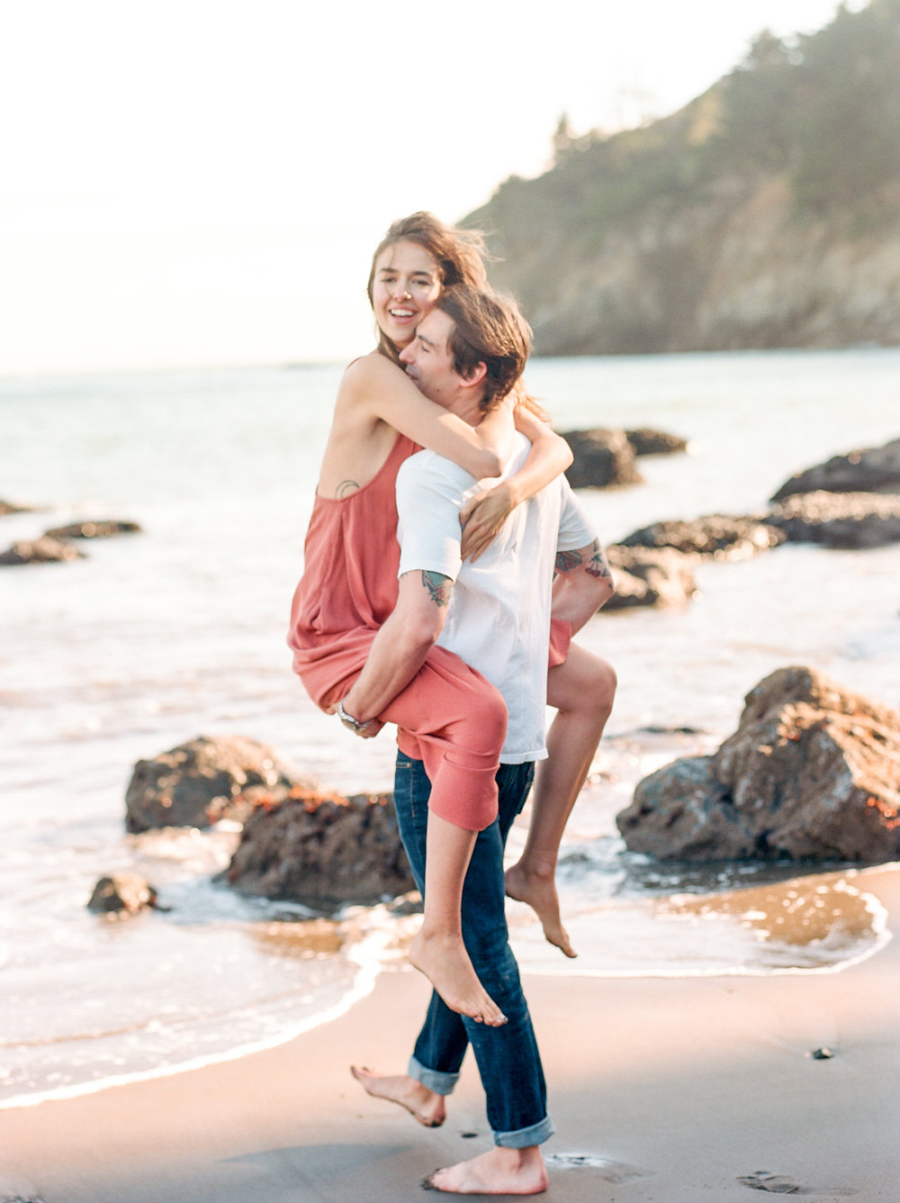 Muir Beach Engagement Session | Lissa Ryan Photography | Linda Ha Events | Beach Engagement | Natural Engagement Session | Joy Wed | Canadian Wedding Blog | Fine Art Wedding Blog