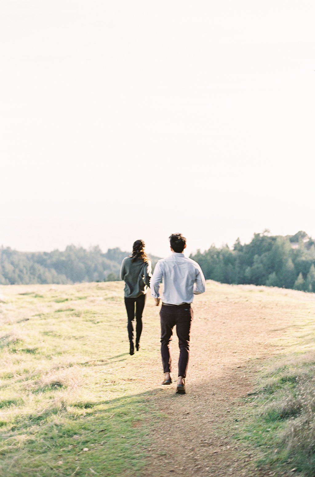 California Hills Engagement Session | California Photographer | Stephanie Gan Photography | Joy Wed | Canadian Wedding Blog | Canmore Wedding Planner | Sunset Engagement Session