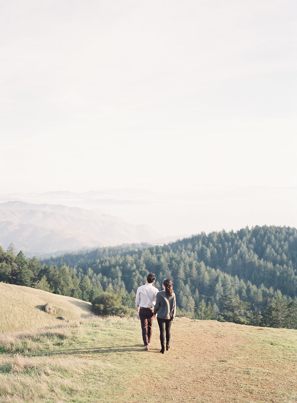 California Hills Engagement Session | California Photographer | Stephanie Gan Photography | Joy Wed | Canadian Wedding Blog | Canmore Wedding Planner | Sunset Engagement Session
