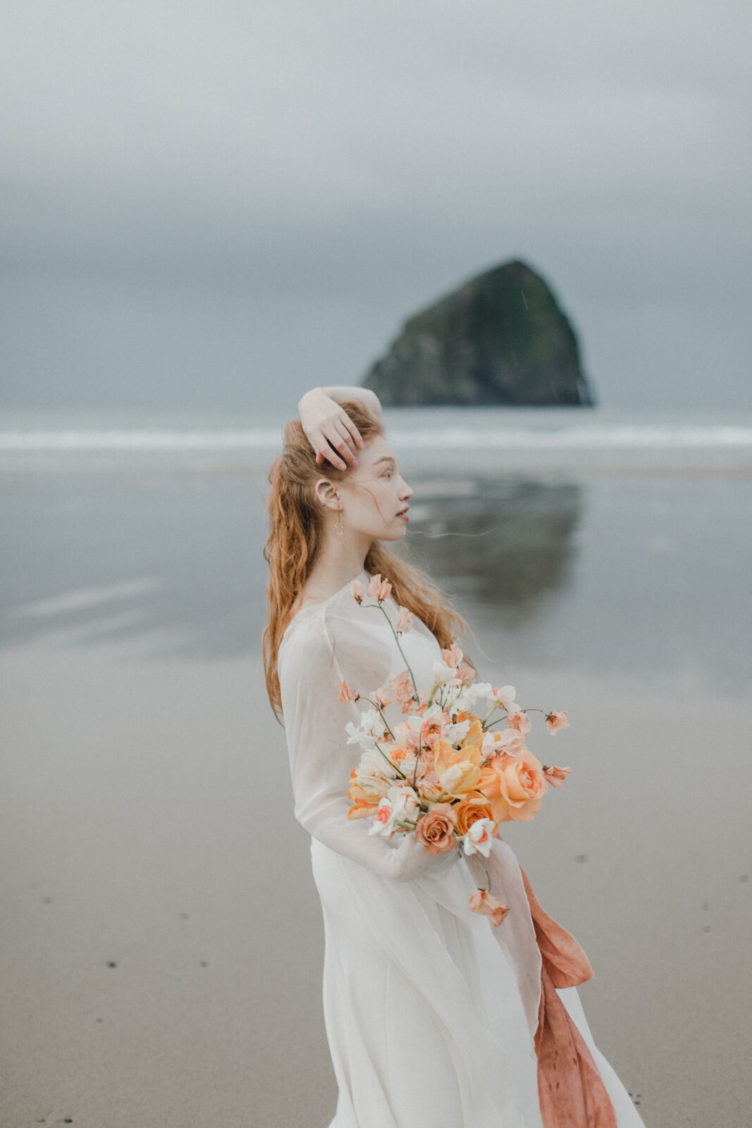 Cape Kiwanda Wedding | Minimalist Wedding | Contemporary Wedding | Alixann Loosle | Color Theory Collective | Beach Wedding | Joy Wed