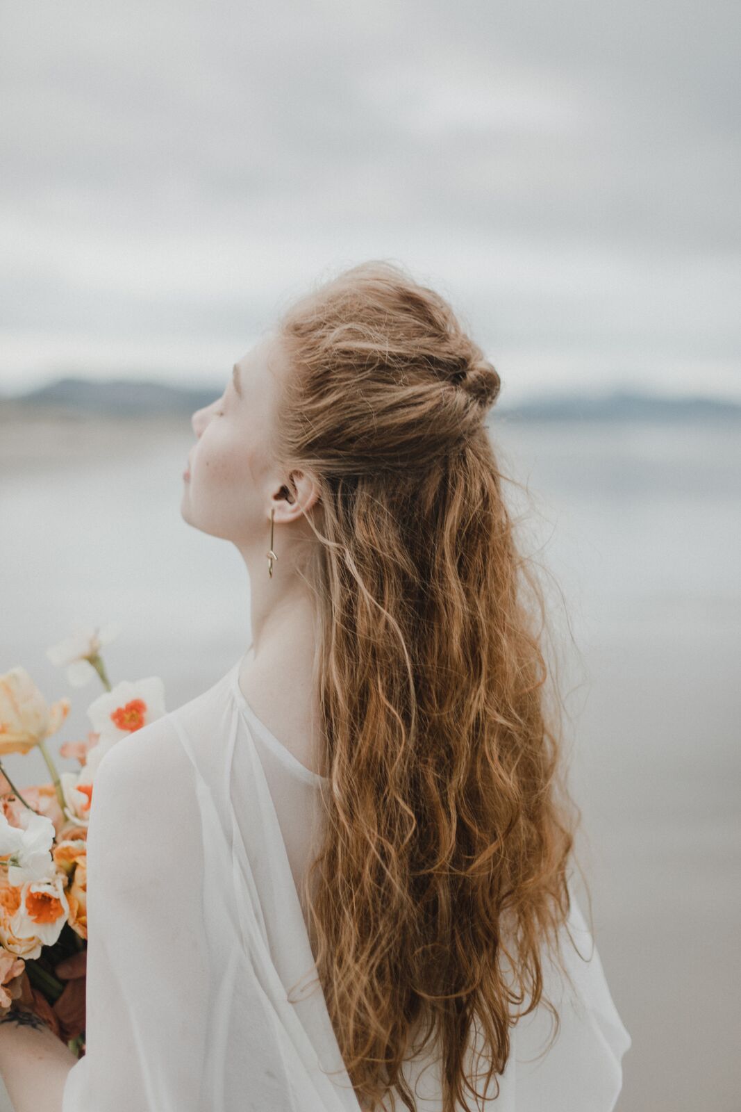 Cape Kiwanda Wedding | Minimalist Wedding | Contemporary Wedding | Alixann Loosle | Color Theory Collective | Beach Wedding | Joy Wed