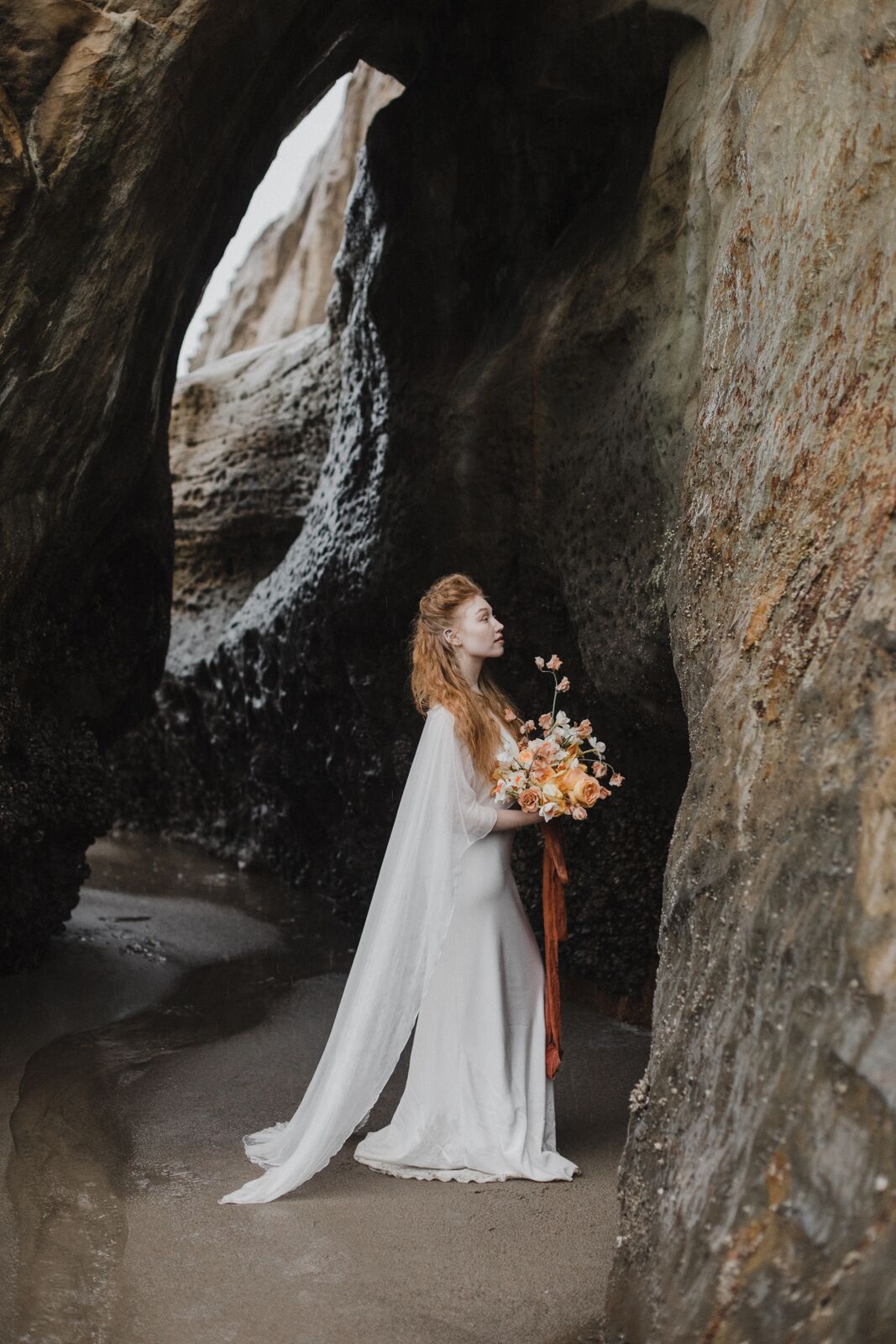 Cape Kiwanda Wedding | Minimalist Wedding | Contemporary Wedding | Alixann Loosle | Color Theory Collective | Beach Wedding | Joy Wed