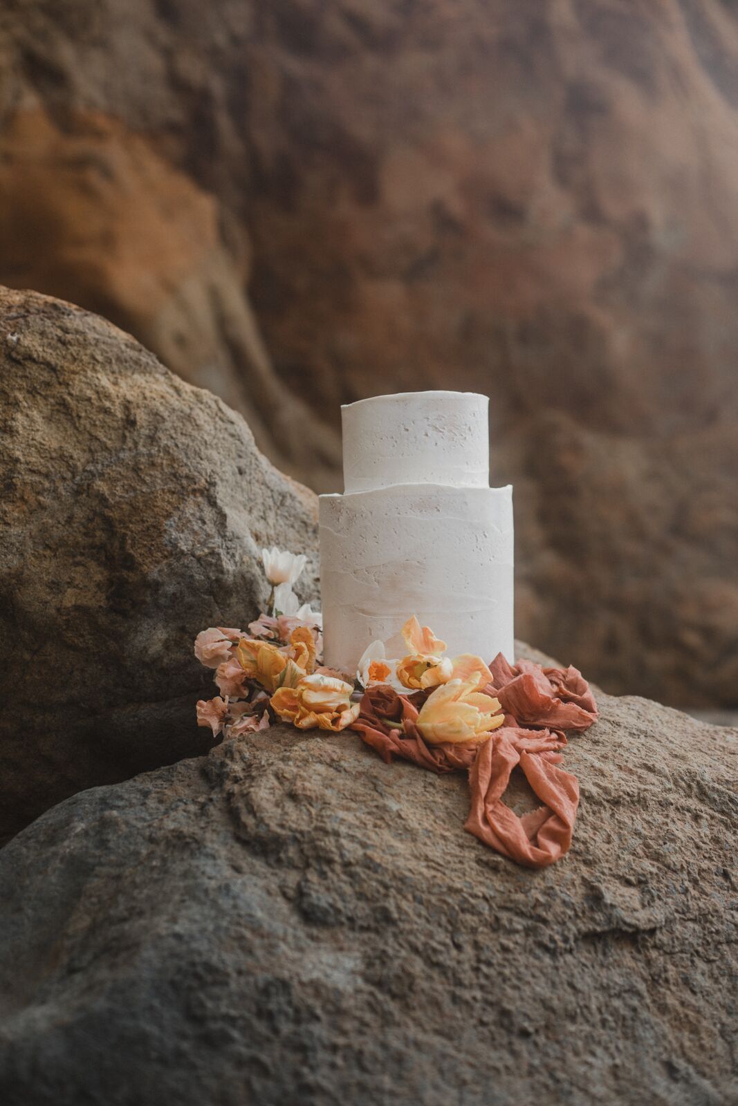 Cape Kiwanda Wedding | Minimalist Wedding | Contemporary Wedding | Alixann Loosle | Color Theory Collective | Beach Wedding | Joy Wed