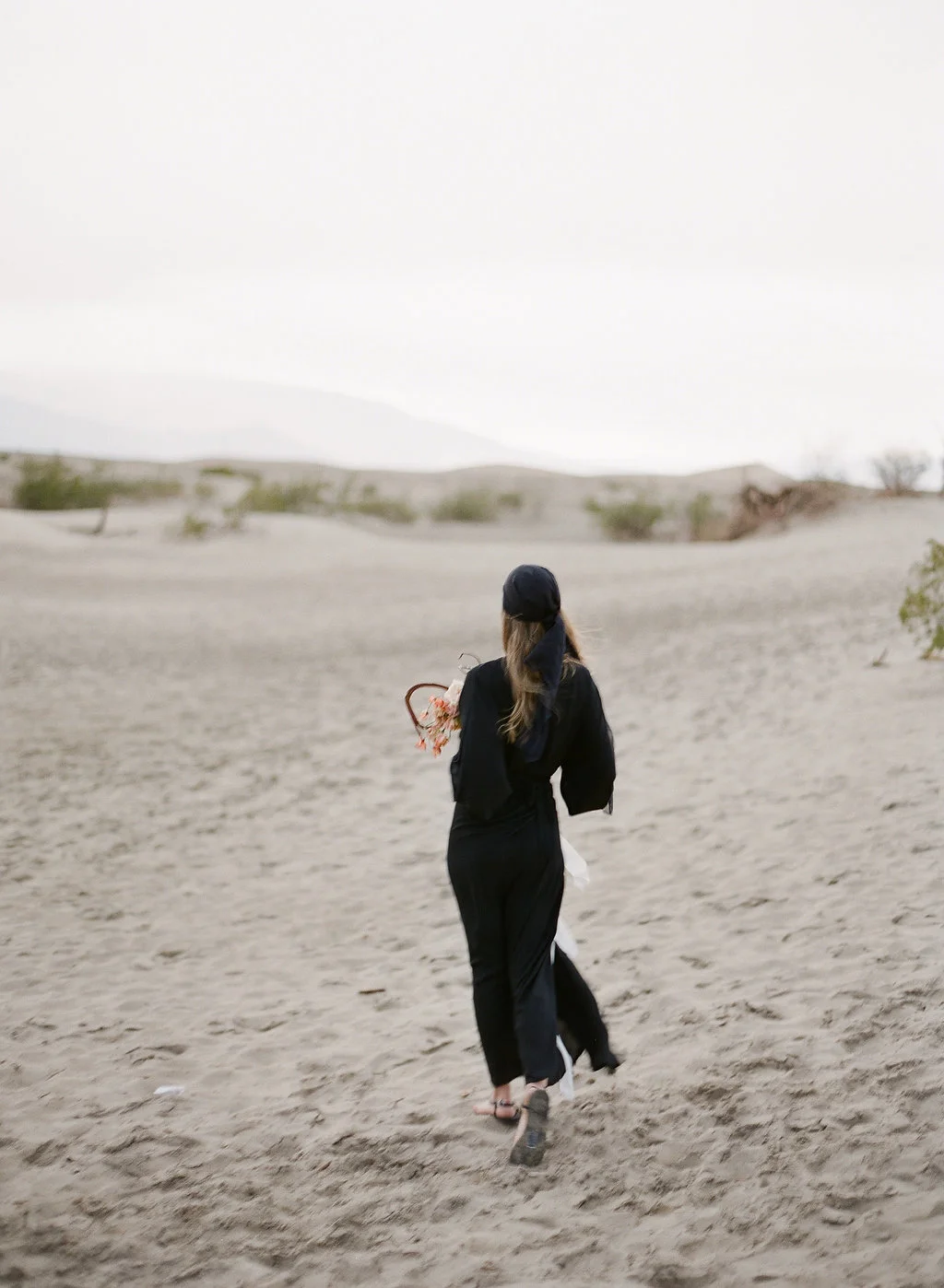 Desert Bridal Inspiration | Desert Wedding | Simon Ly Photography | Janna Brown Design | Joy Wed | Fine Art Wedding Blog | Black Wedding Dress | Stacey Foley Design | Canmore Wedding Planner