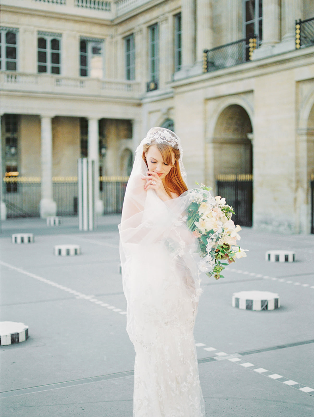 Paris Bridal Inspiration | Paris Wedding | Paris Photographer | Orange and Yellow Wedding | Jessica Rieke Photography | Canadian Wedding Blog | Fine Art Wedding Blog | Joy Wed