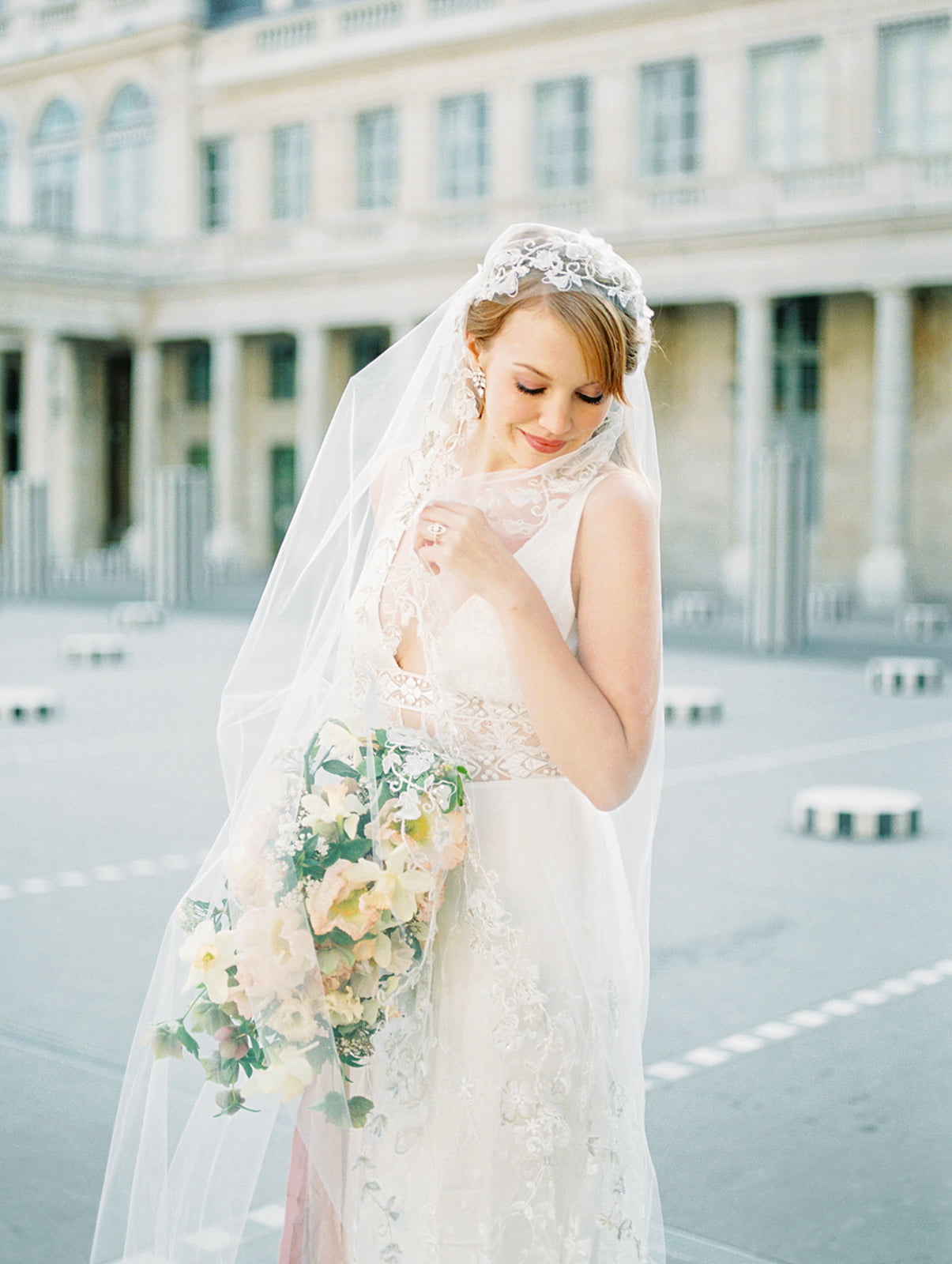 Paris Bridal Inspiration | Paris Wedding | Paris Photographer | Orange and Yellow Wedding | Jessica Rieke Photography | Canadian Wedding Blog | Fine Art Wedding Blog | Joy Wed